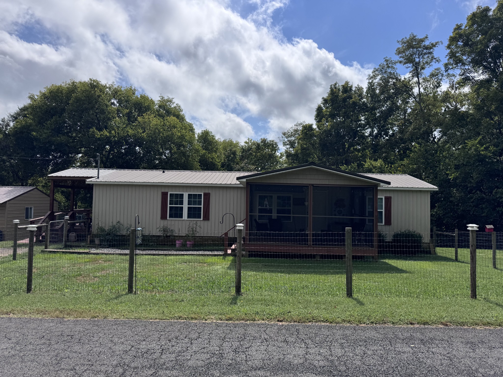 2205 Carmichael Rd Property Photo 1