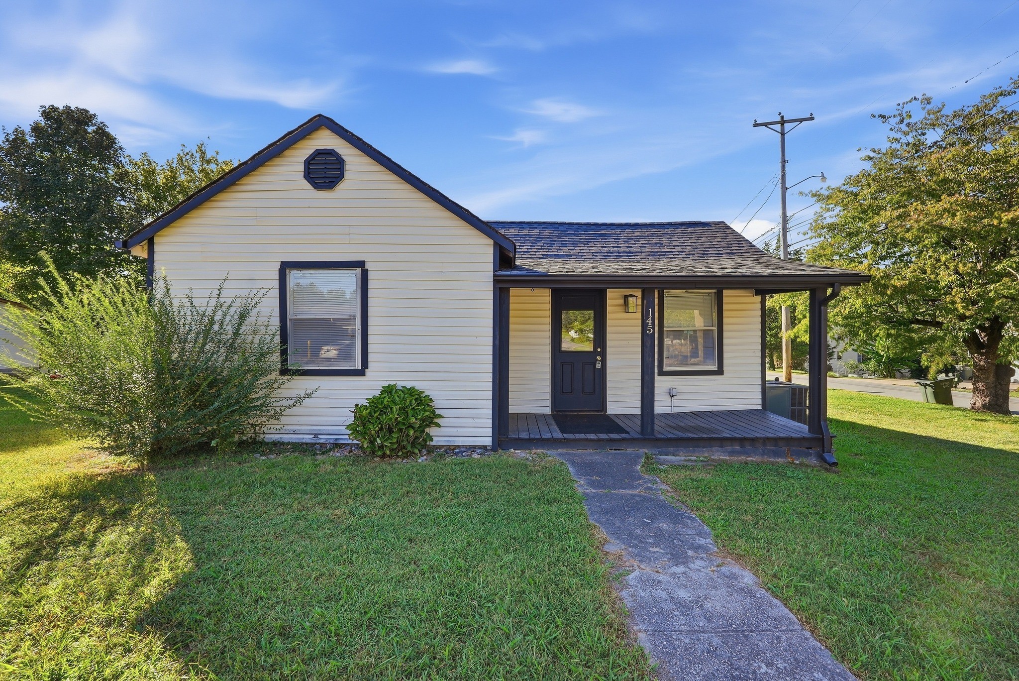 145 Baker St Property Photo 1