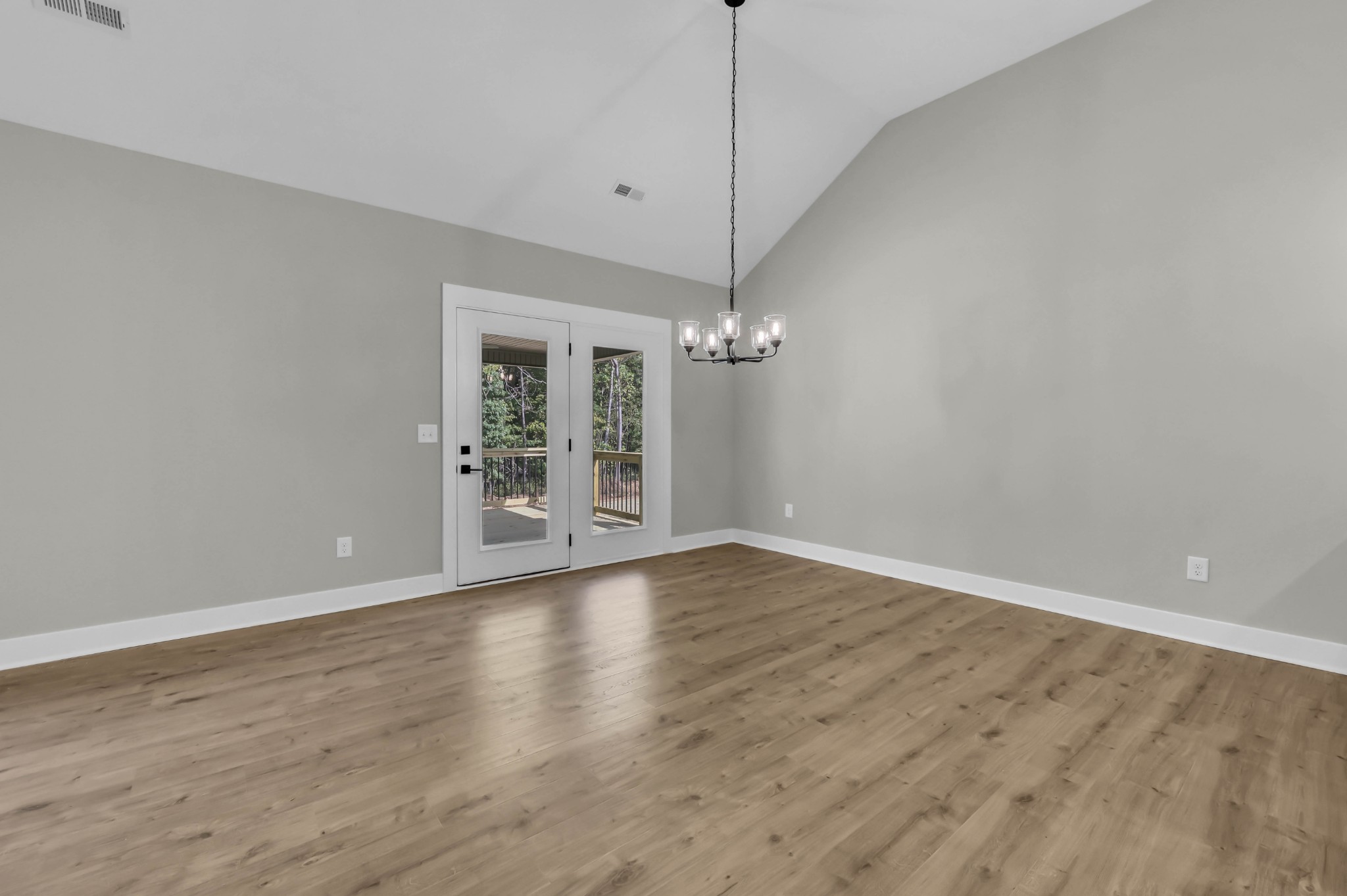 369 Idell Ct Property Photo 9