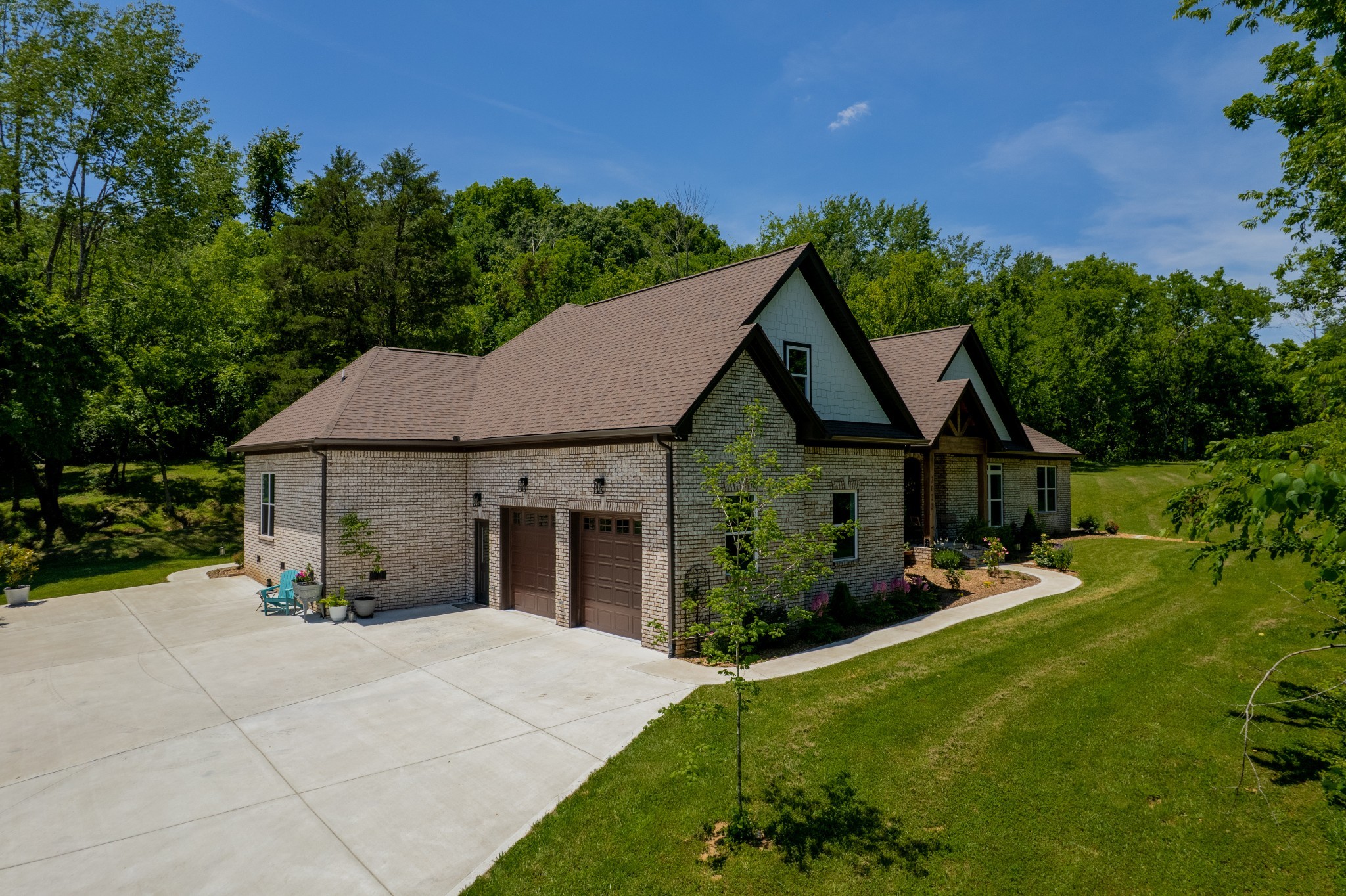 2022 Southport Rd Property Photo 1