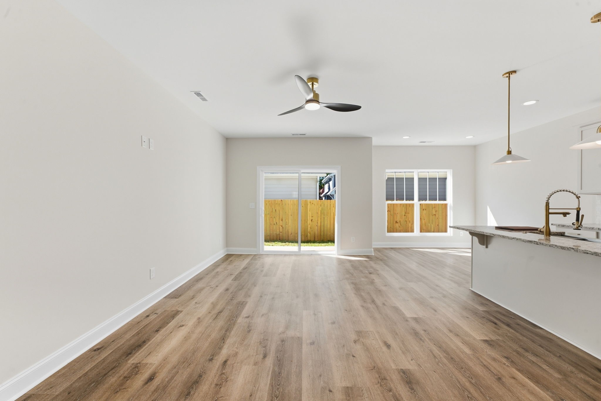 507 Lee St Property Photo 3