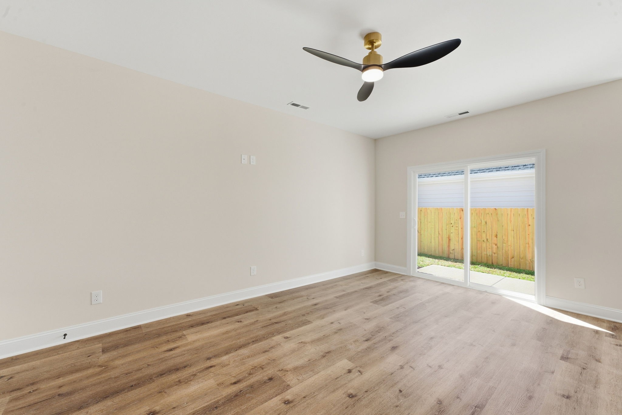 507 Lee St Property Photo 8