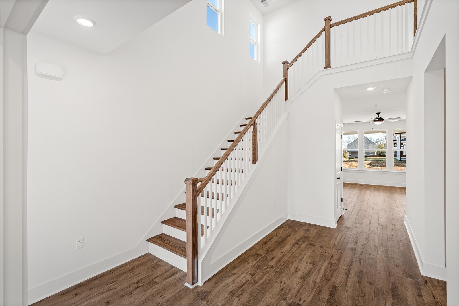 2016 Biscayne Place Property Photo 2