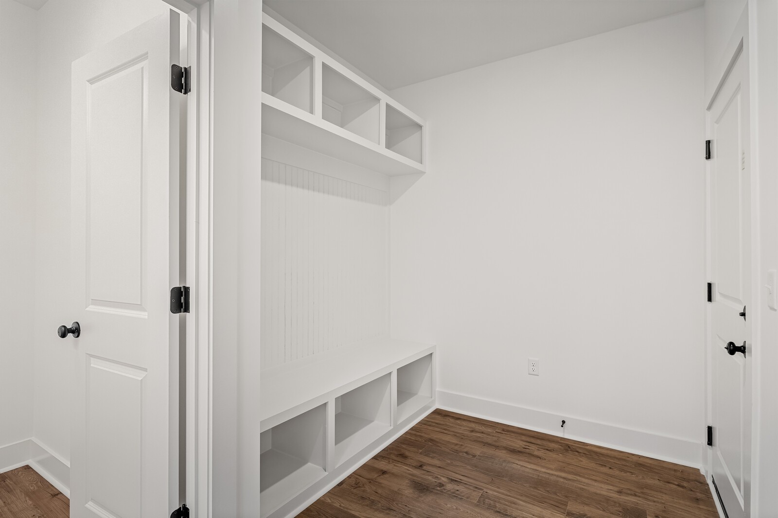 2016 Biscayne Place Property Photo 4