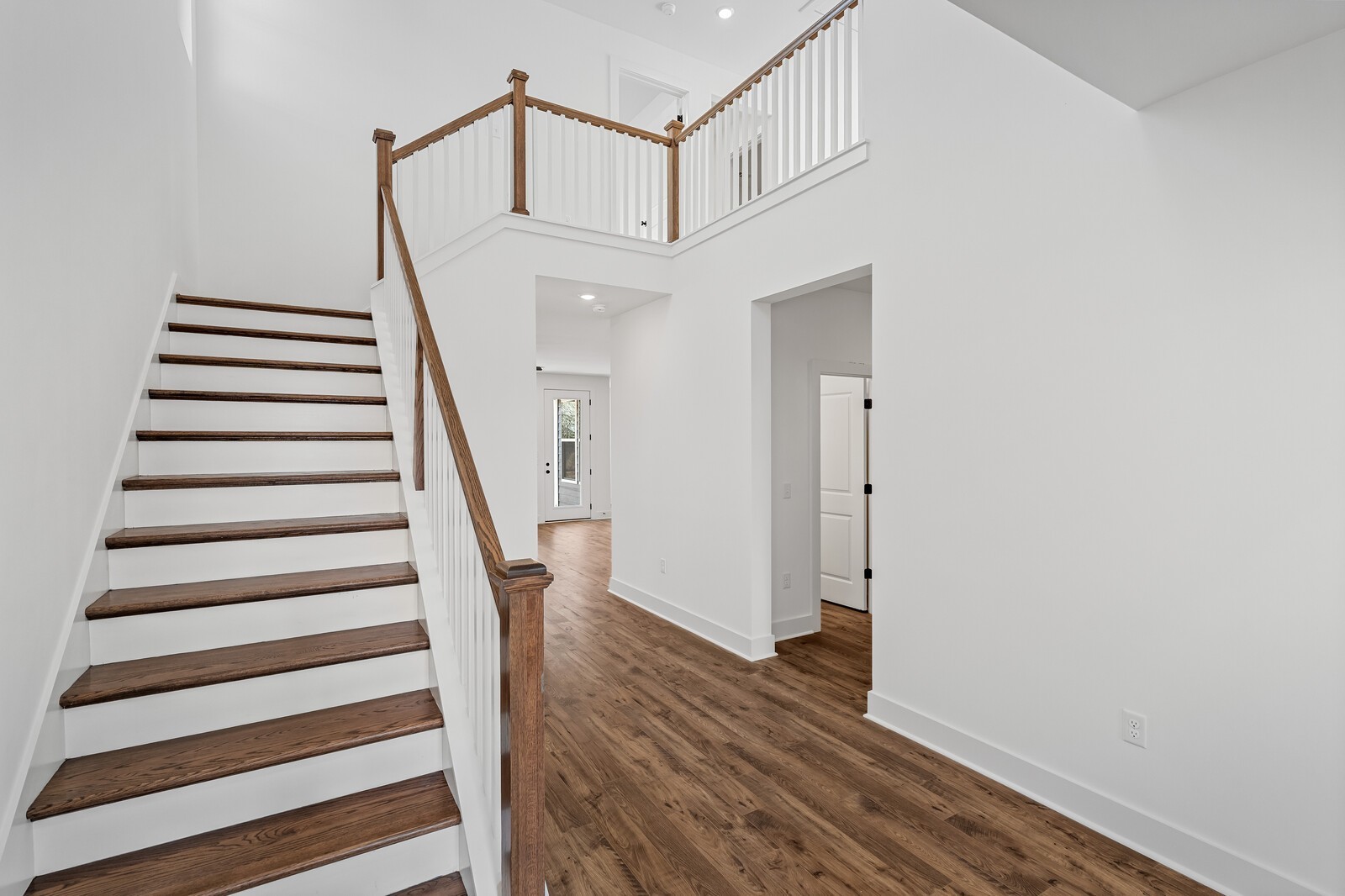 2016 Biscayne Place Property Photo 5