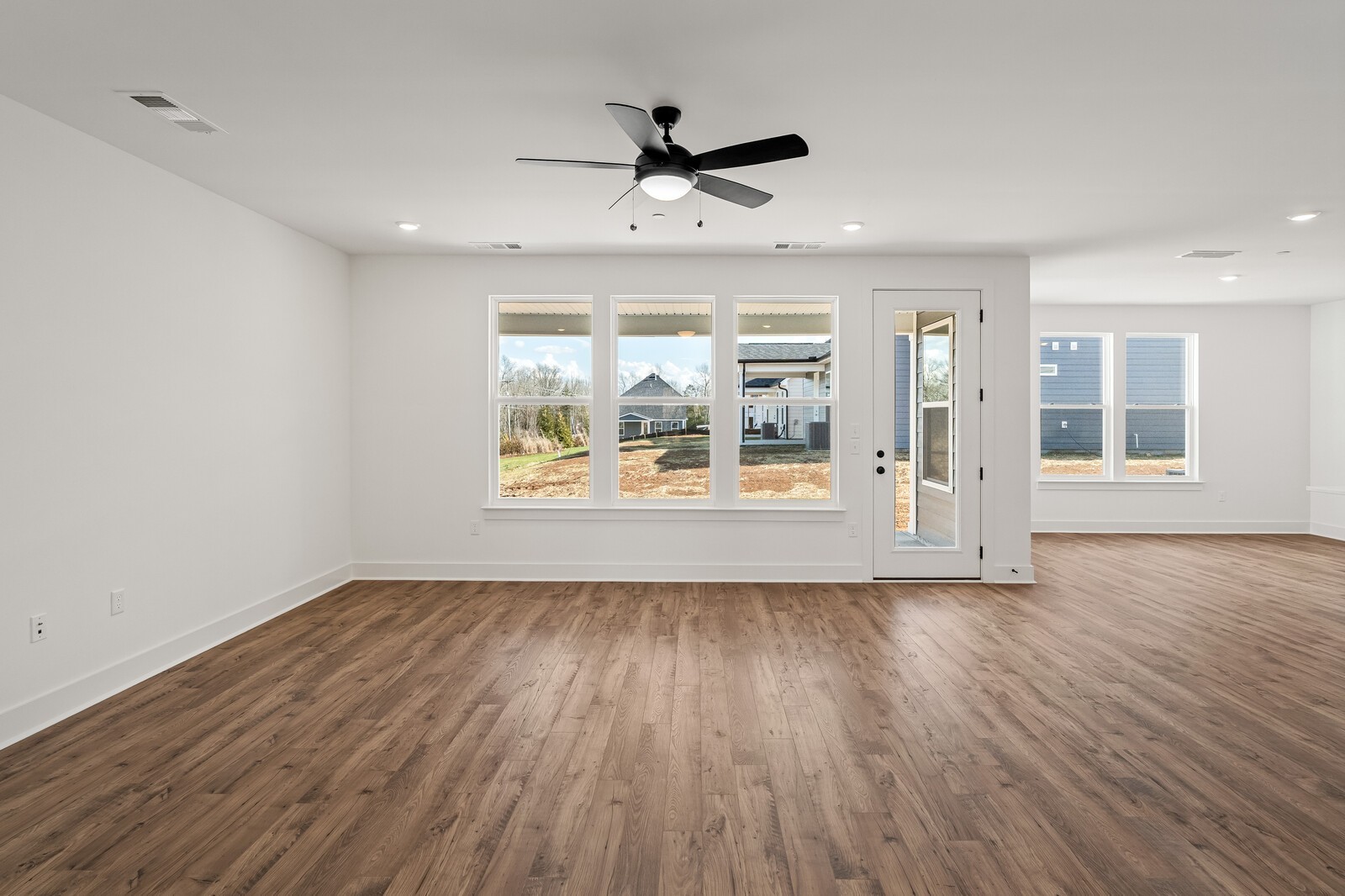 2016 Biscayne Place Property Photo 6