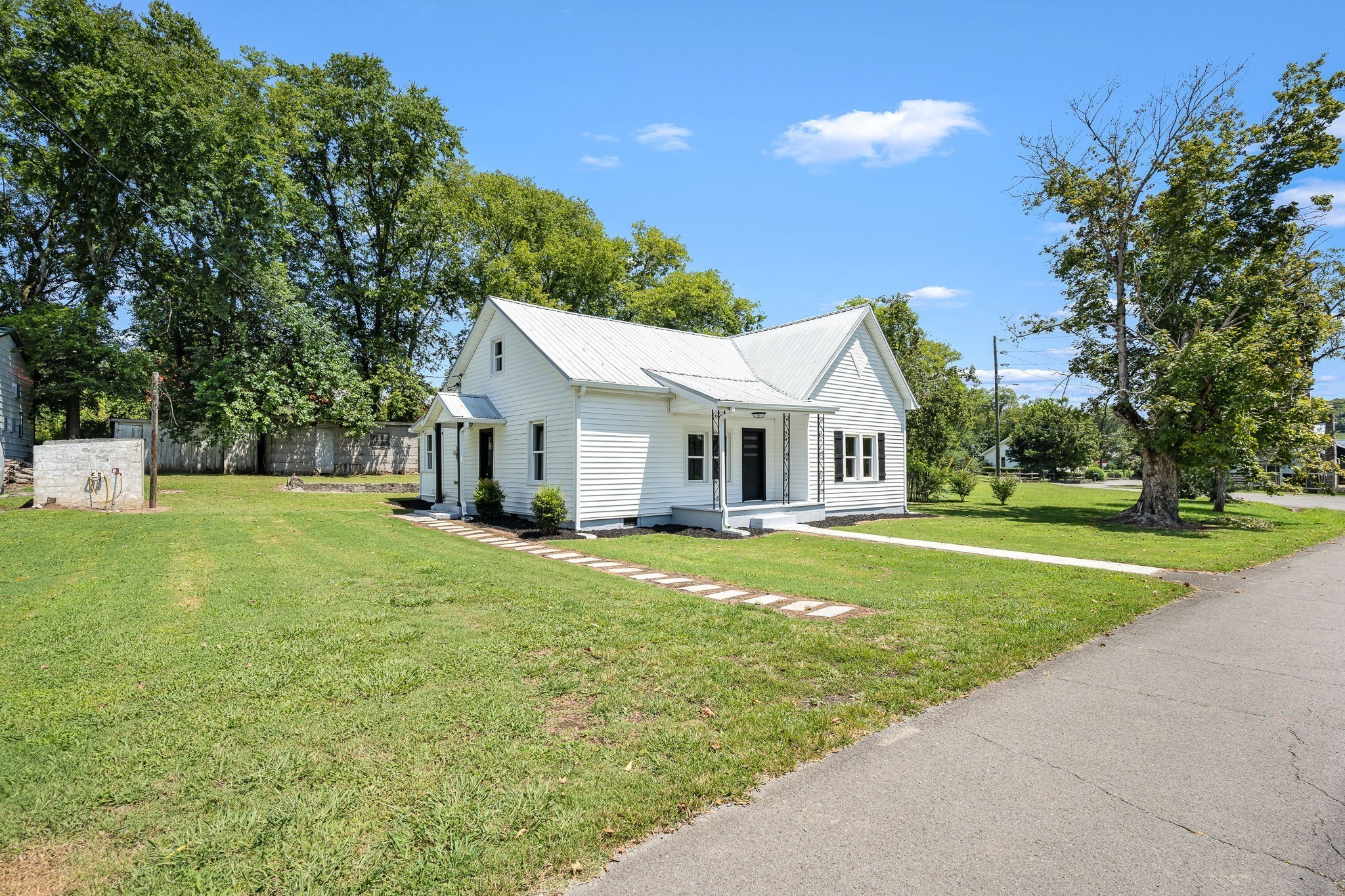 112 Re Davenport Ave Property Photo 3