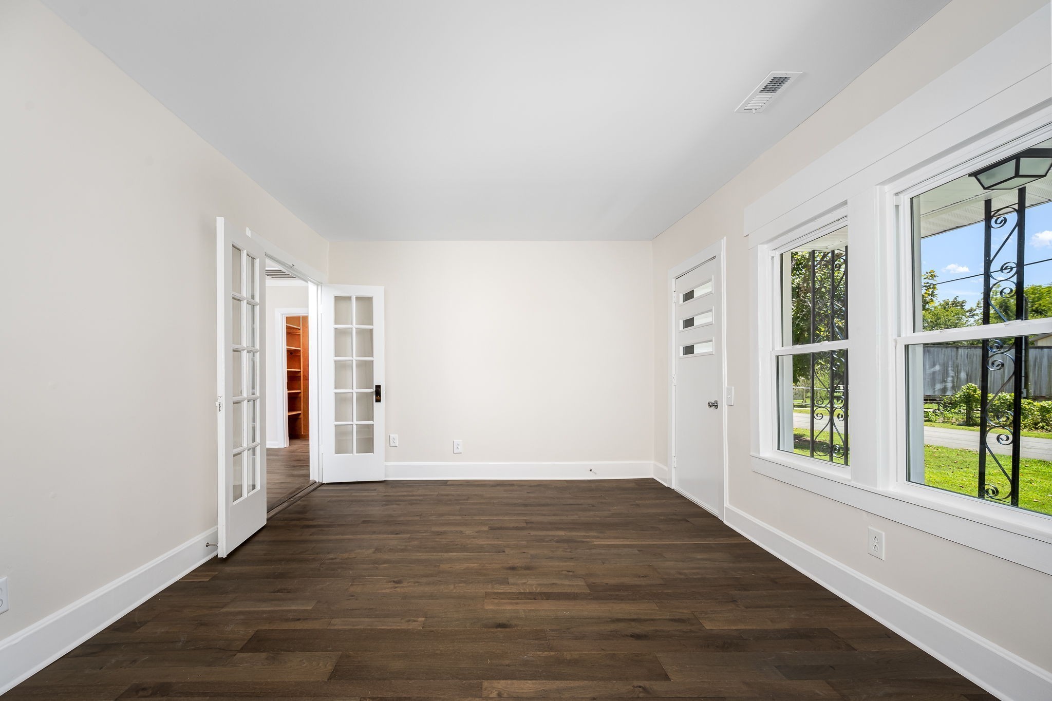 112 Re Davenport Ave Property Photo 11