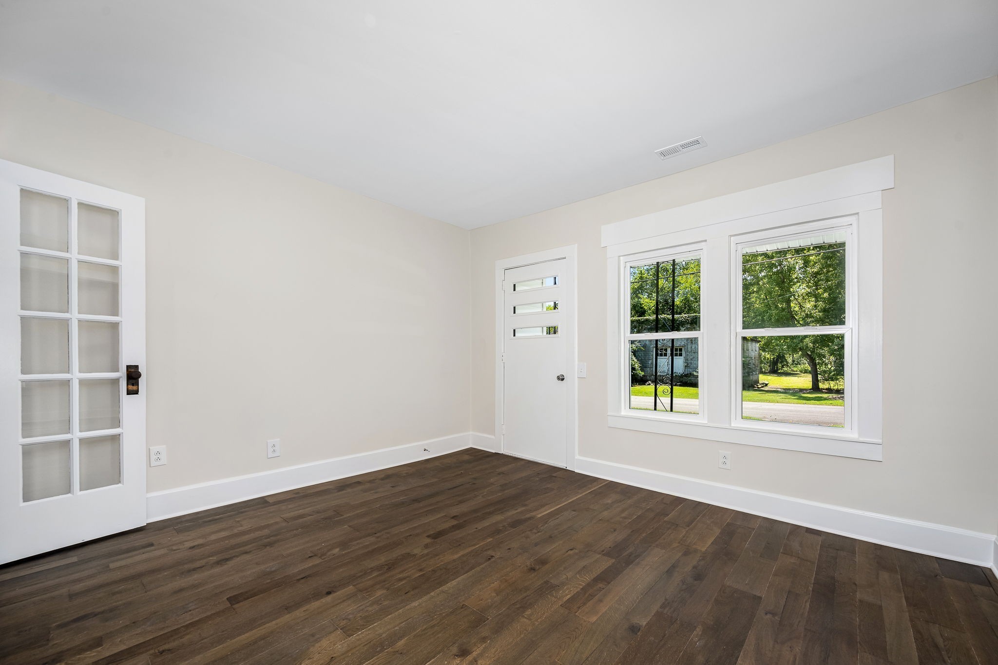 112 Re Davenport Ave Property Photo 12