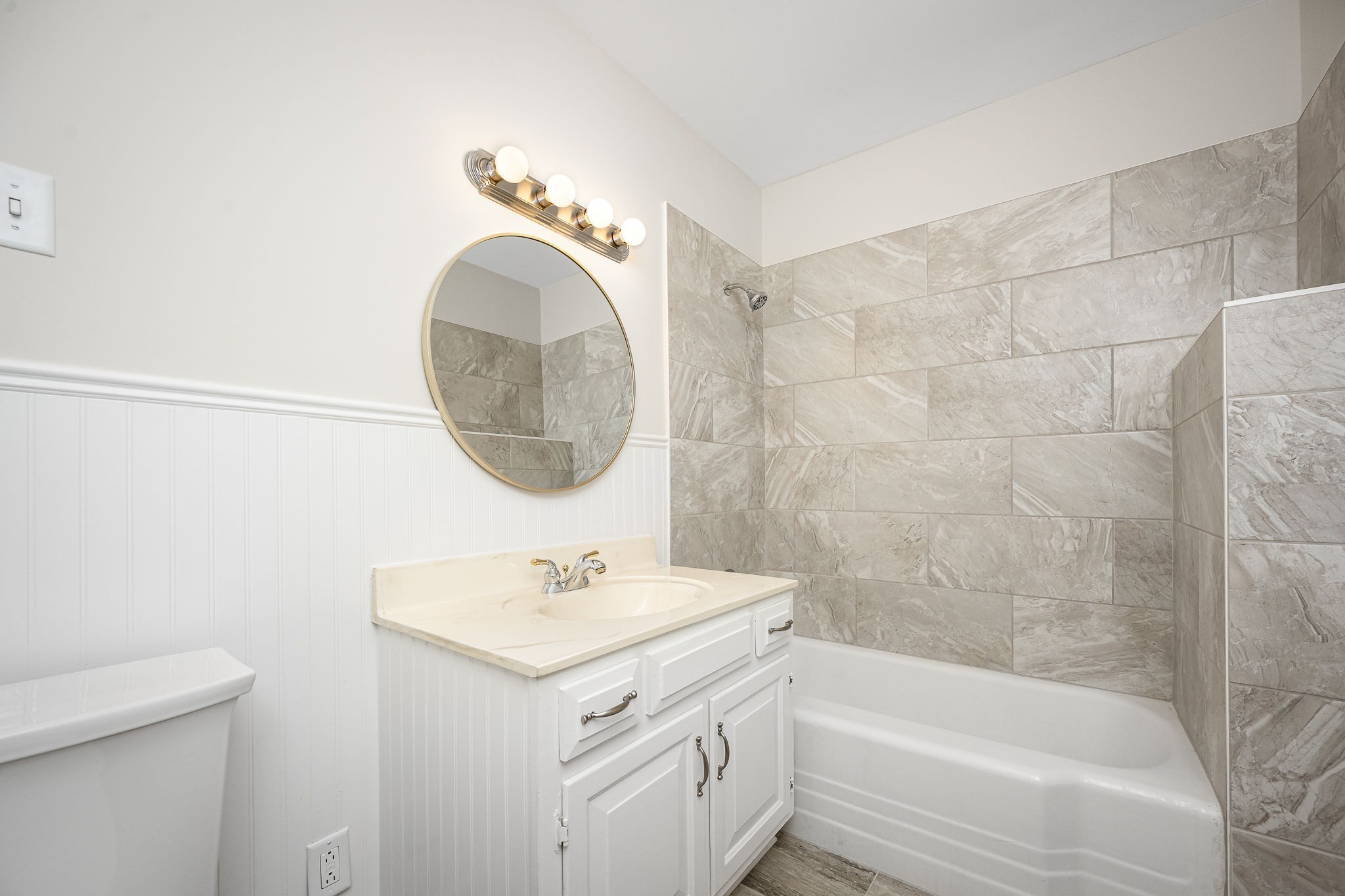 112 Re Davenport Ave Property Photo 21