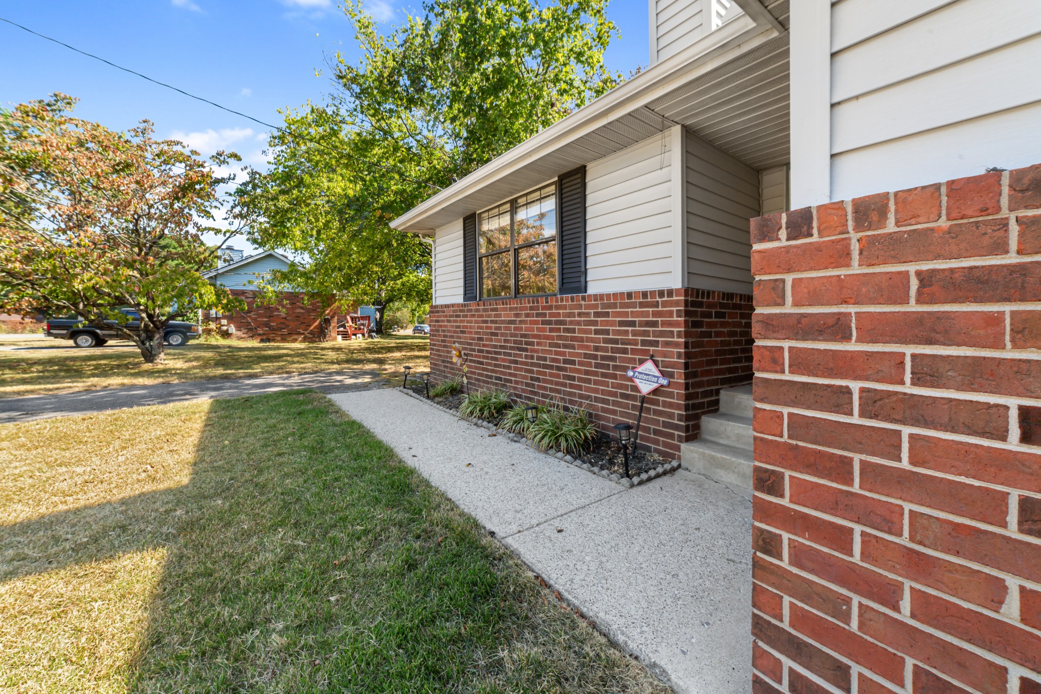 4617 Woodview Cir Property Photo 1