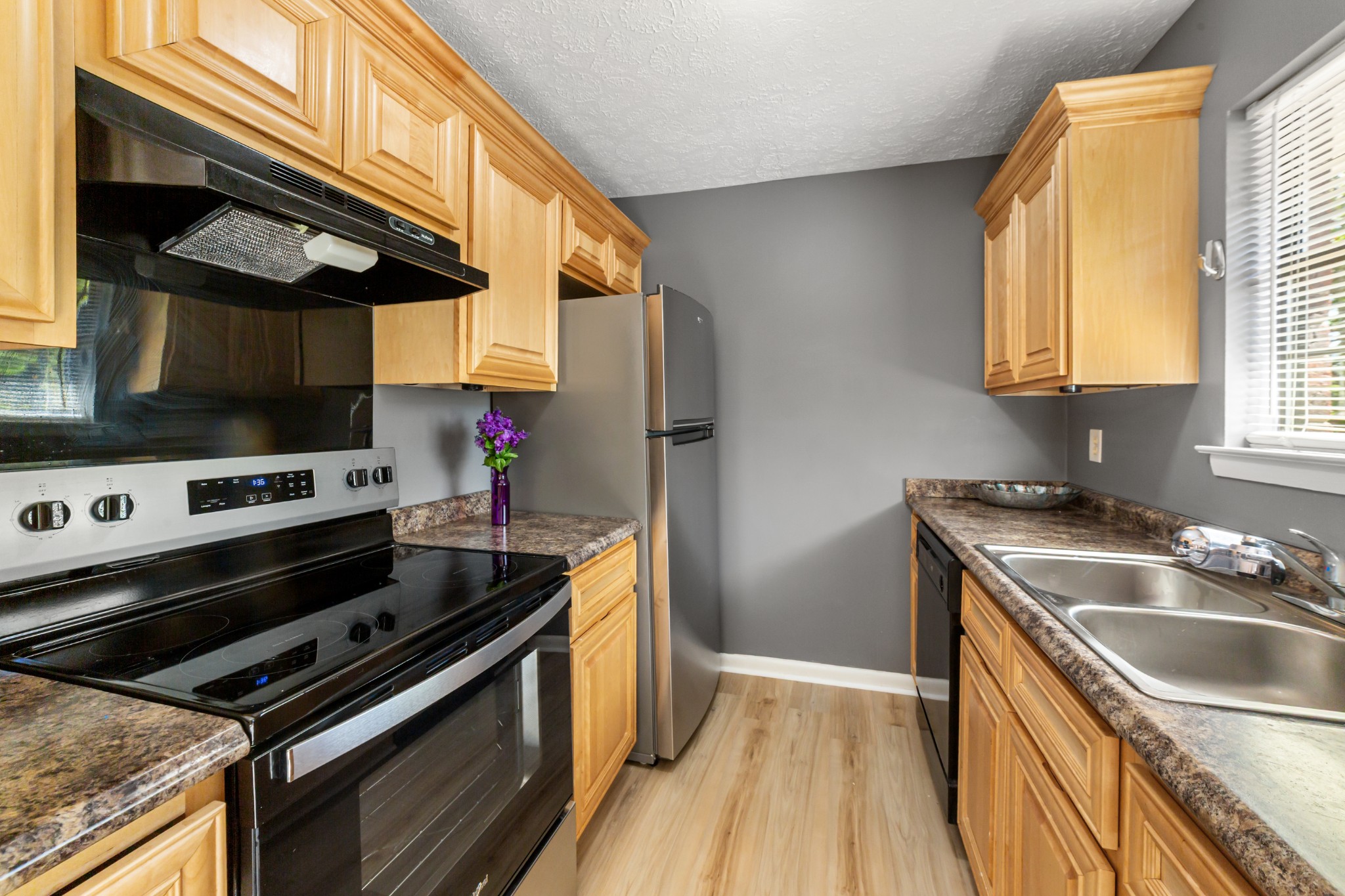 4617 Woodview Cir Property Photo 2