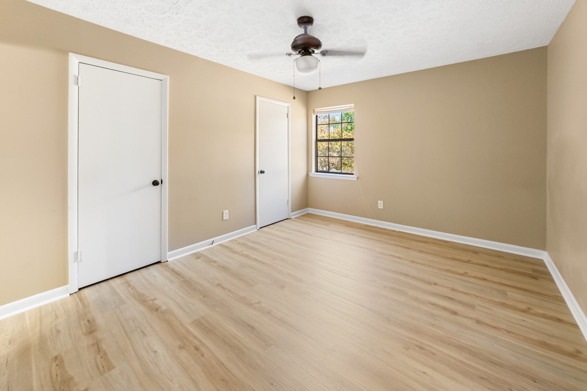 4617 Woodview Cir Property Photo 5