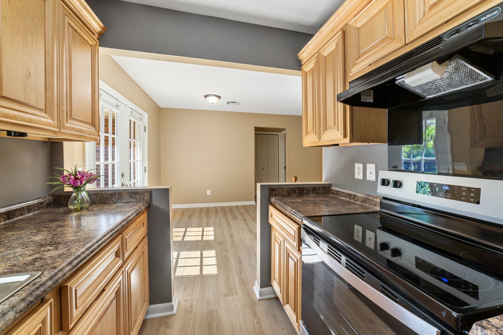 4617 Woodview Cir Property Photo 7