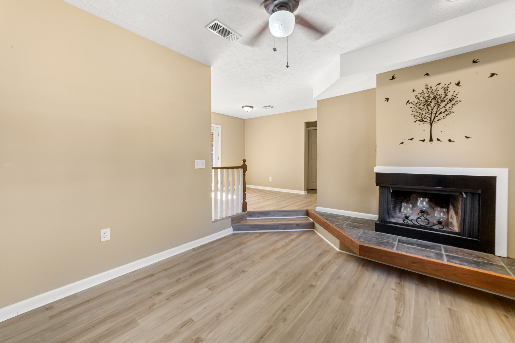 4617 Woodview Cir Property Photo 8