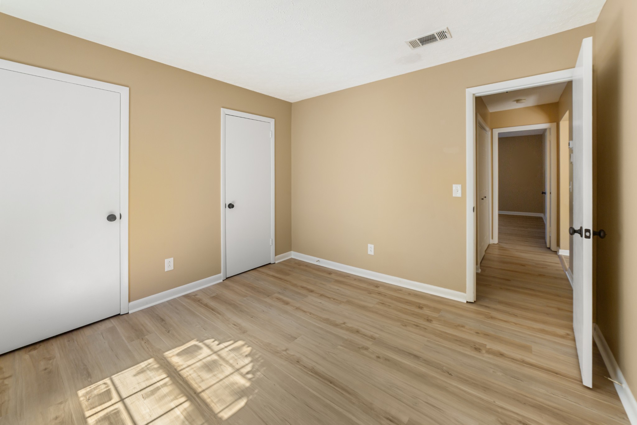4617 Woodview Cir Property Photo 9