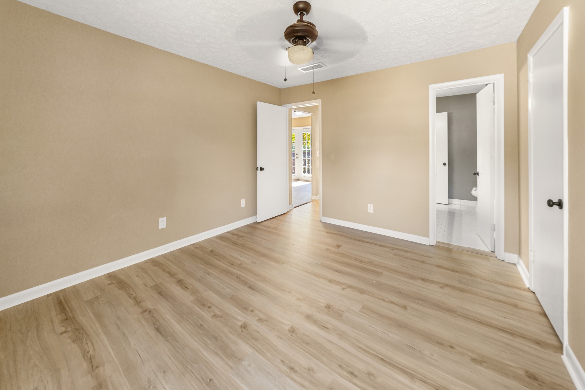 4617 Woodview Cir Property Photo 14