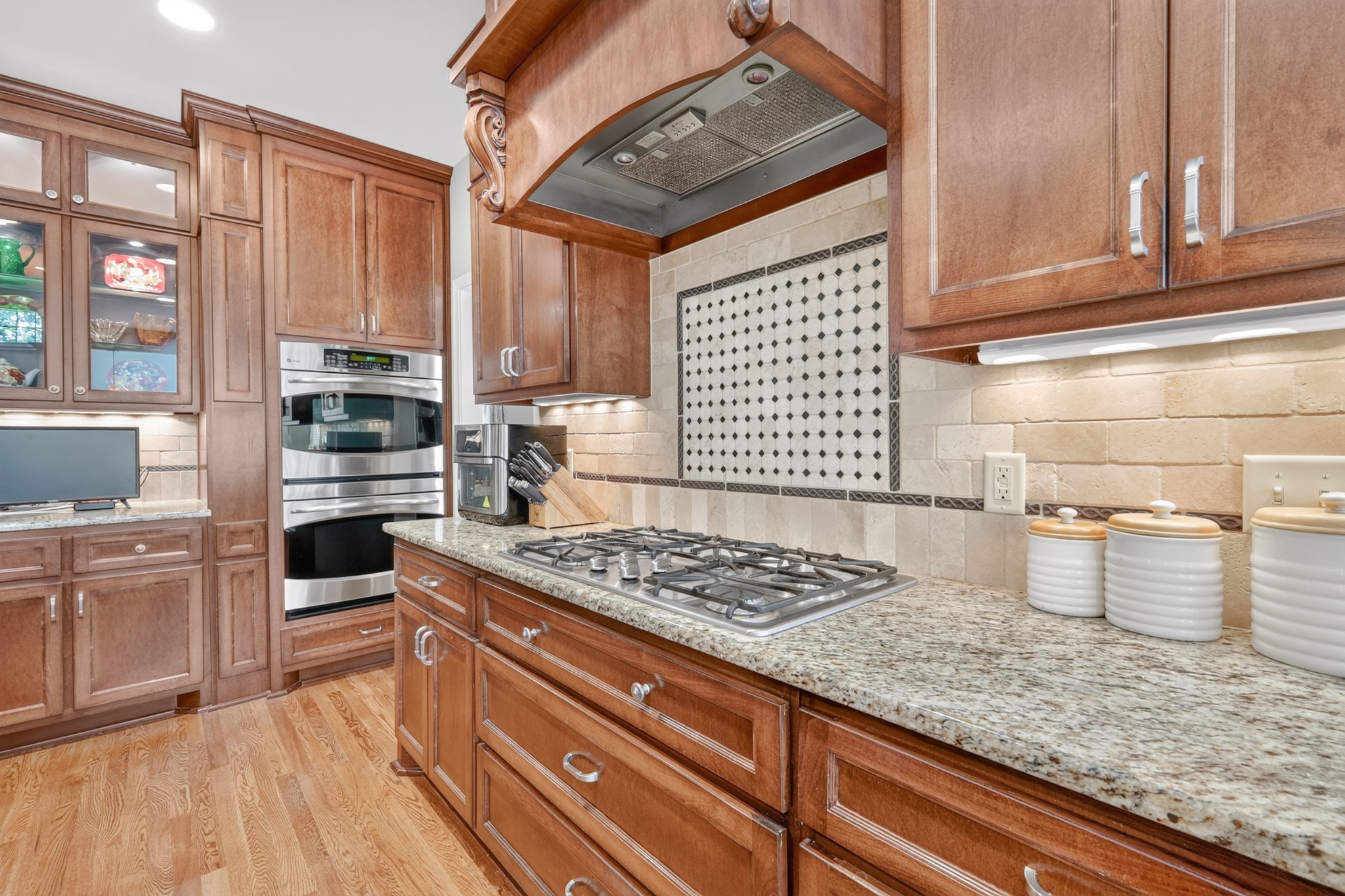 6040 Manor Pl Property Photo 20