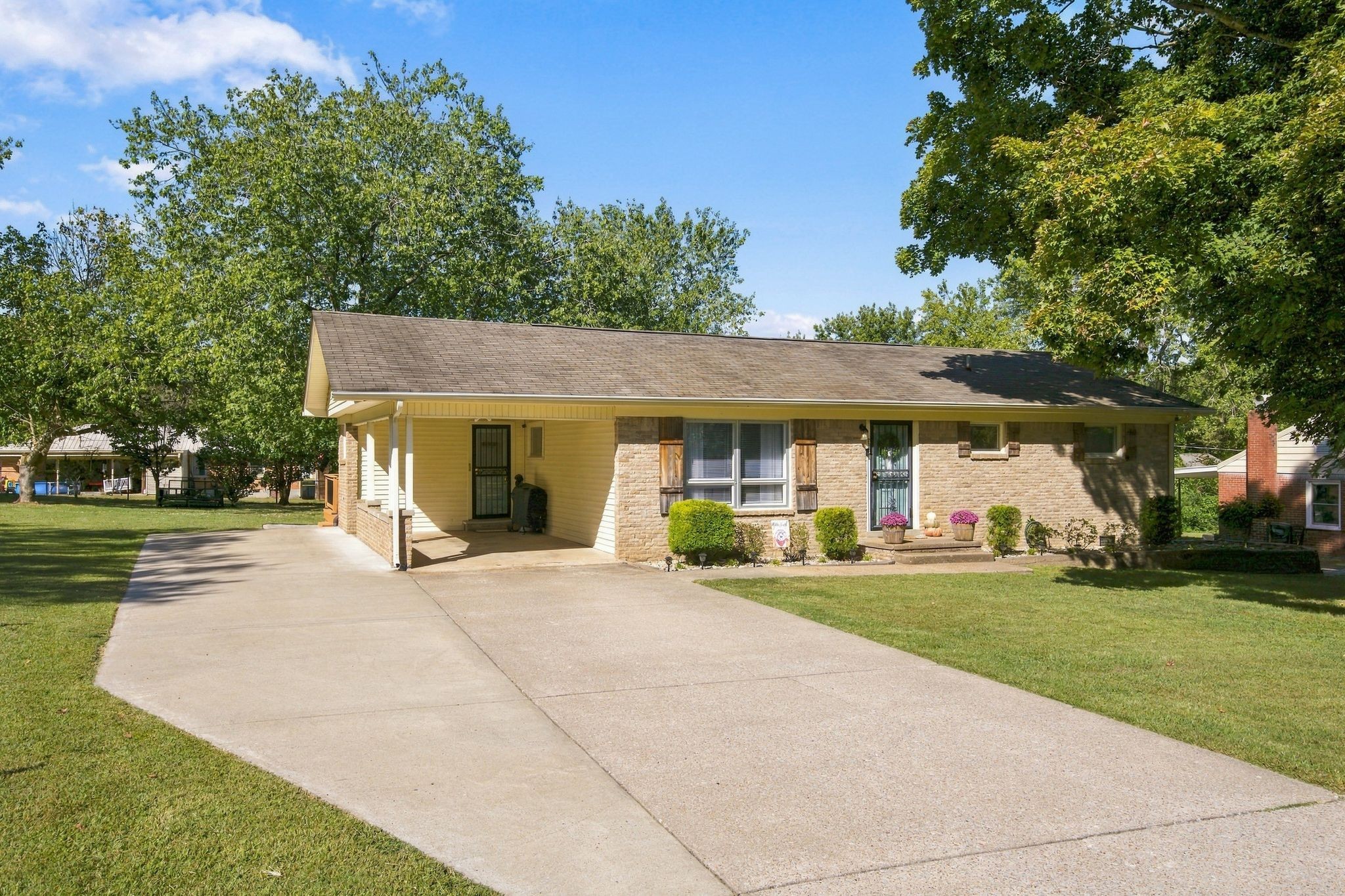 204 Park Cir Property Photo 1