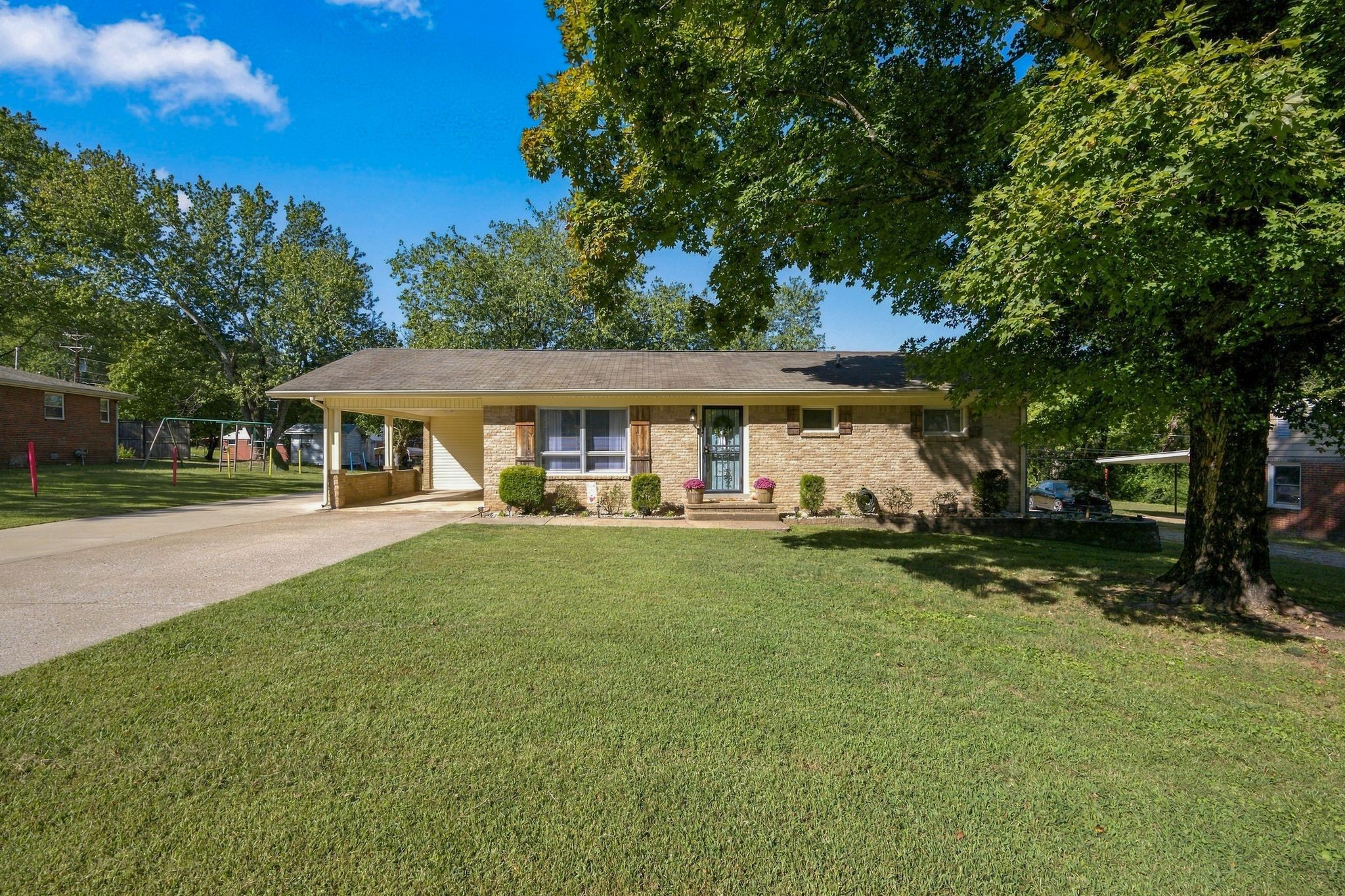 204 Park Cir Property Photo 1