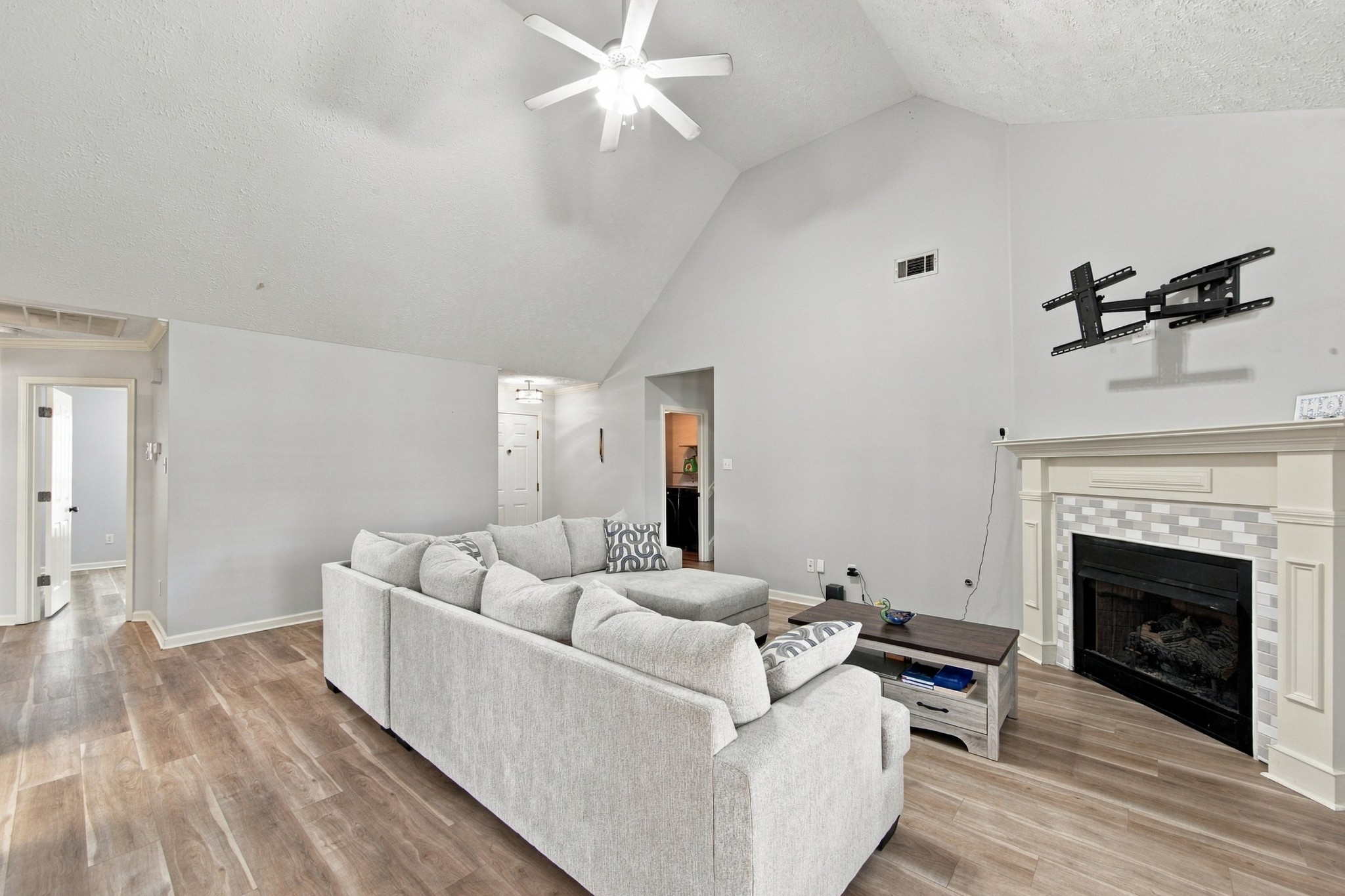 156 Juno Cv Property Photo 3