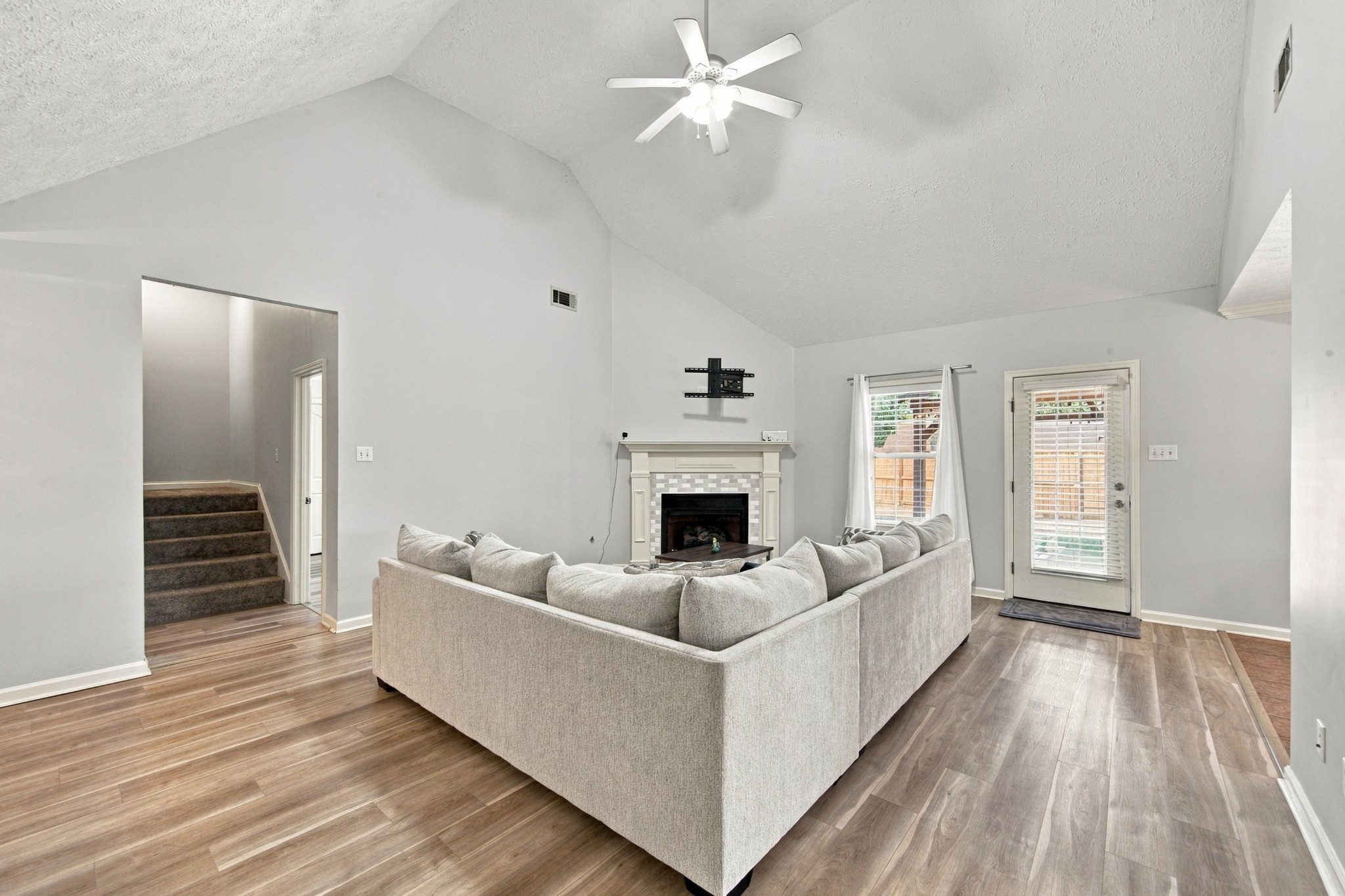 156 Juno Cv Property Photo 4