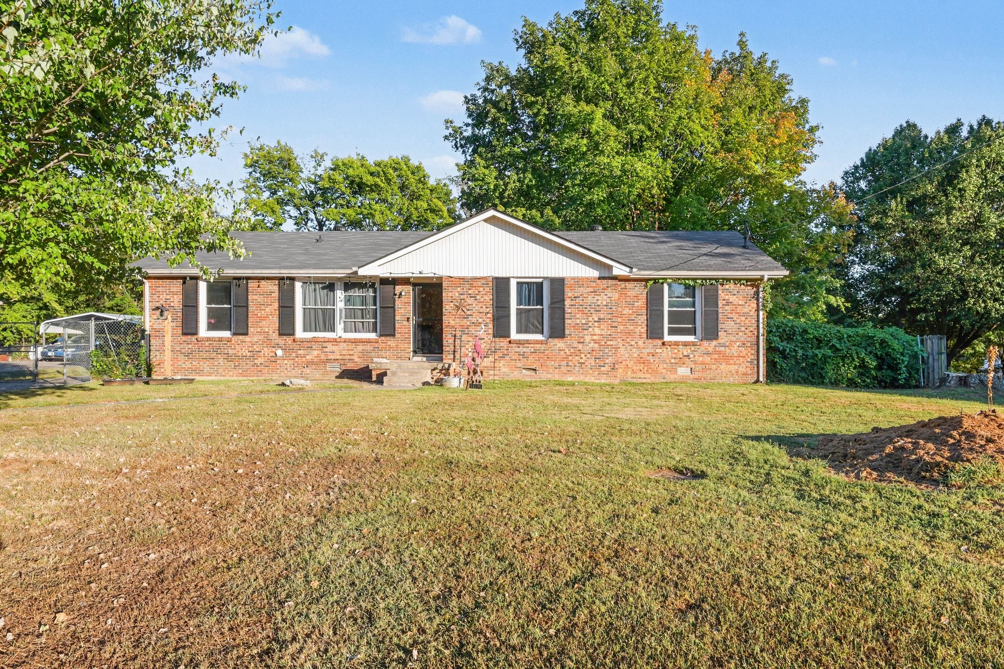 1511 Linden Dr Property Photo 1