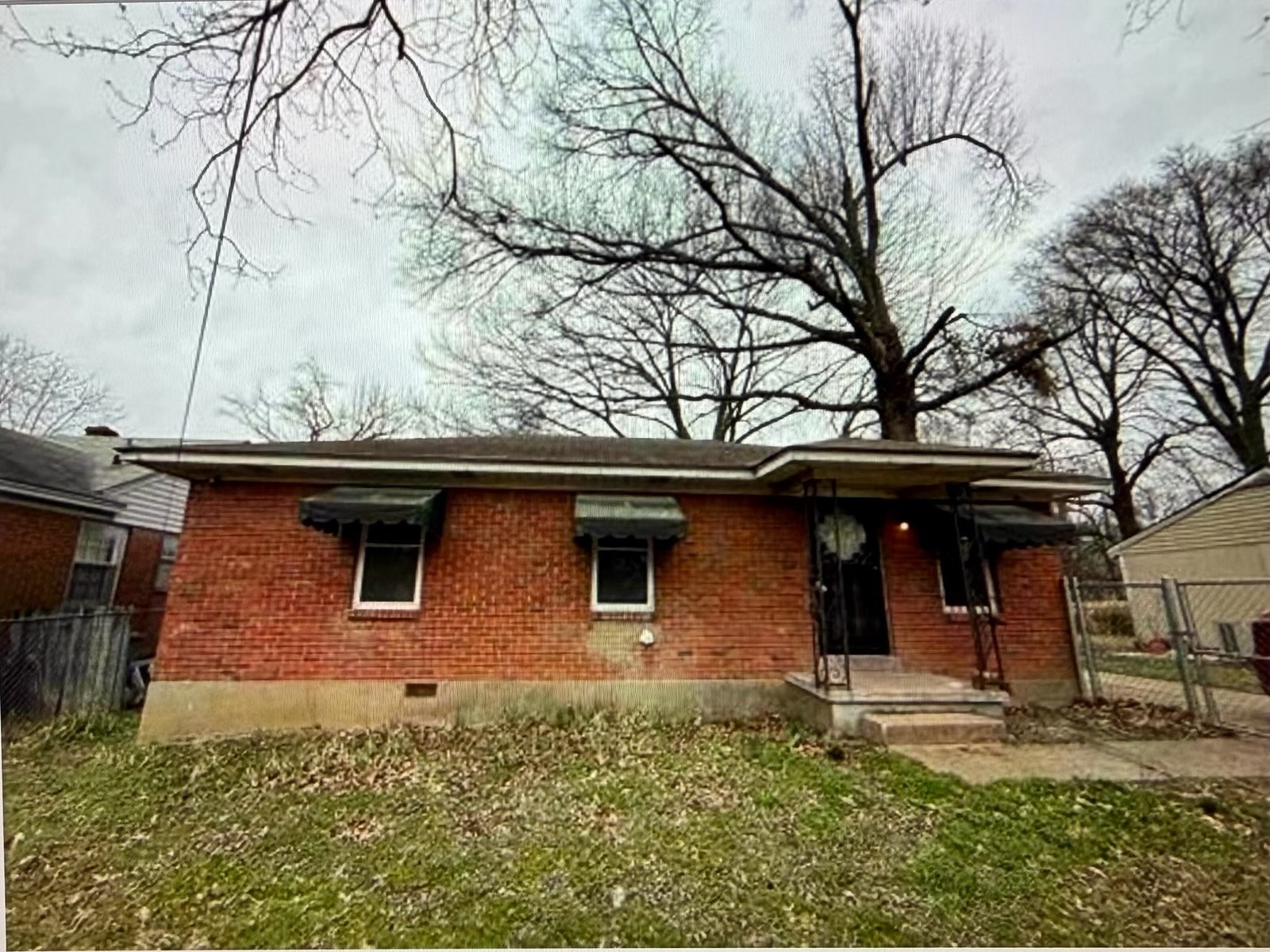 1972 Whitney Ave Property Photo 1