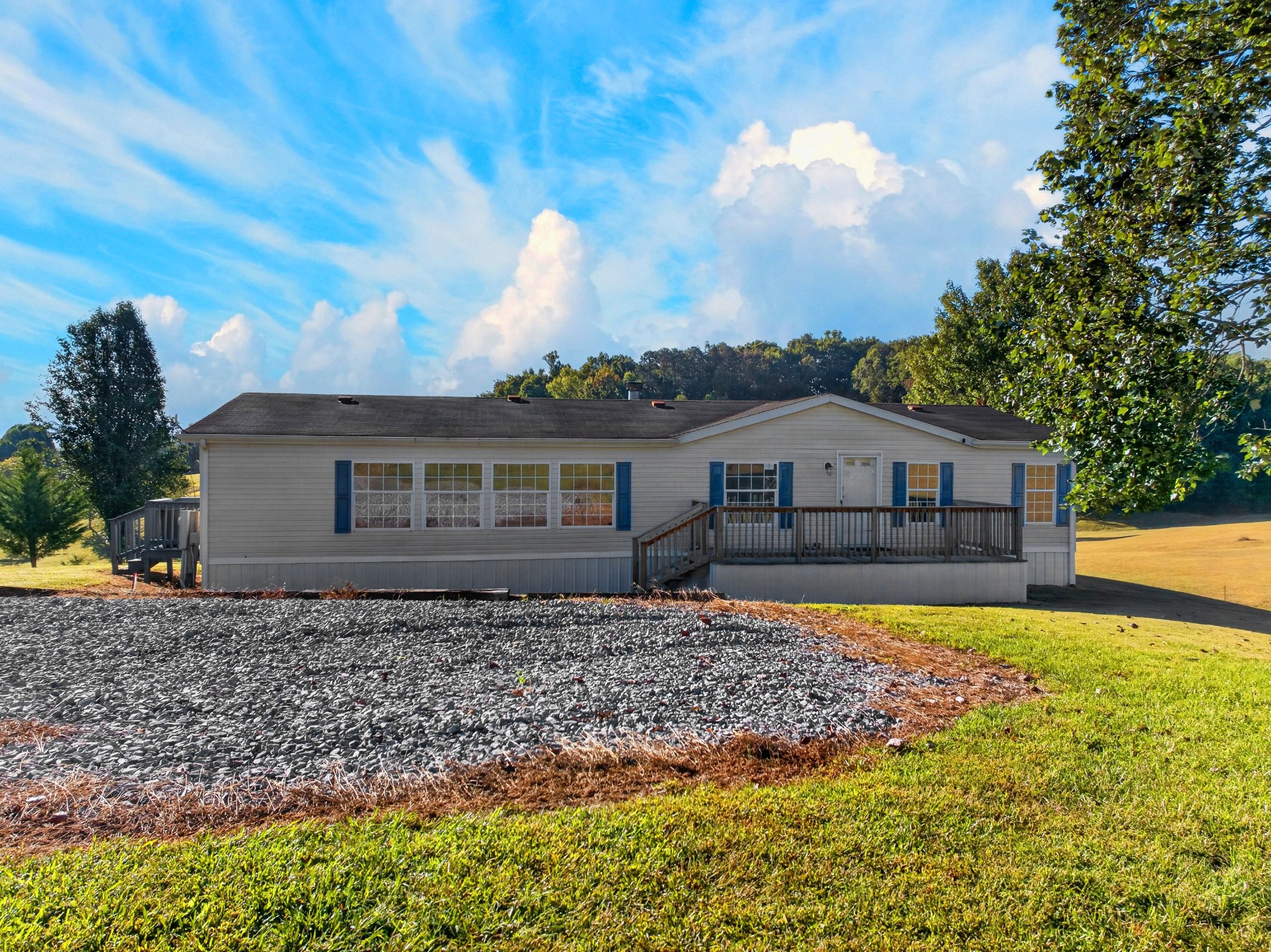 560 Meadowview Rd Property Photo 1