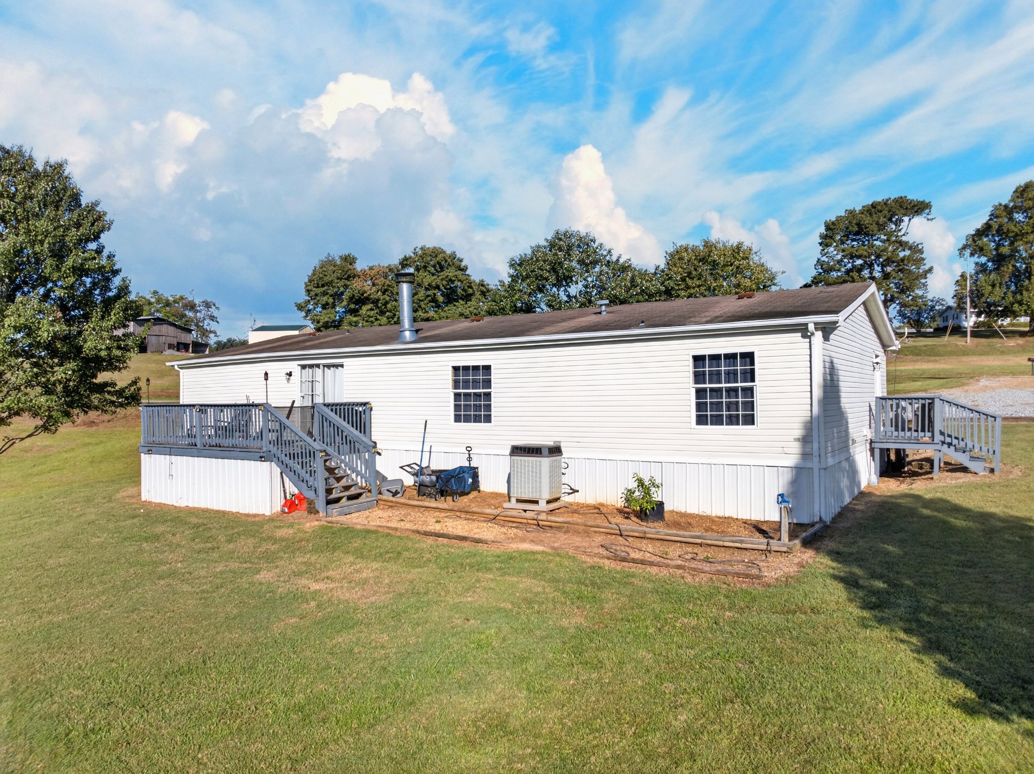 560 Meadowview Rd Property Photo 6