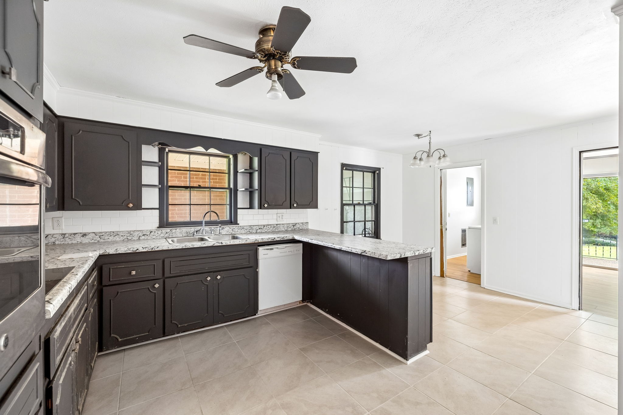 5988 Highway 31, W Property Photo 6