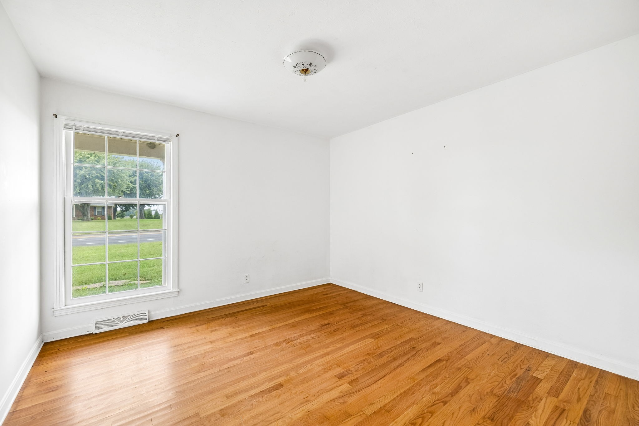 5988 Highway 31, W Property Photo 14