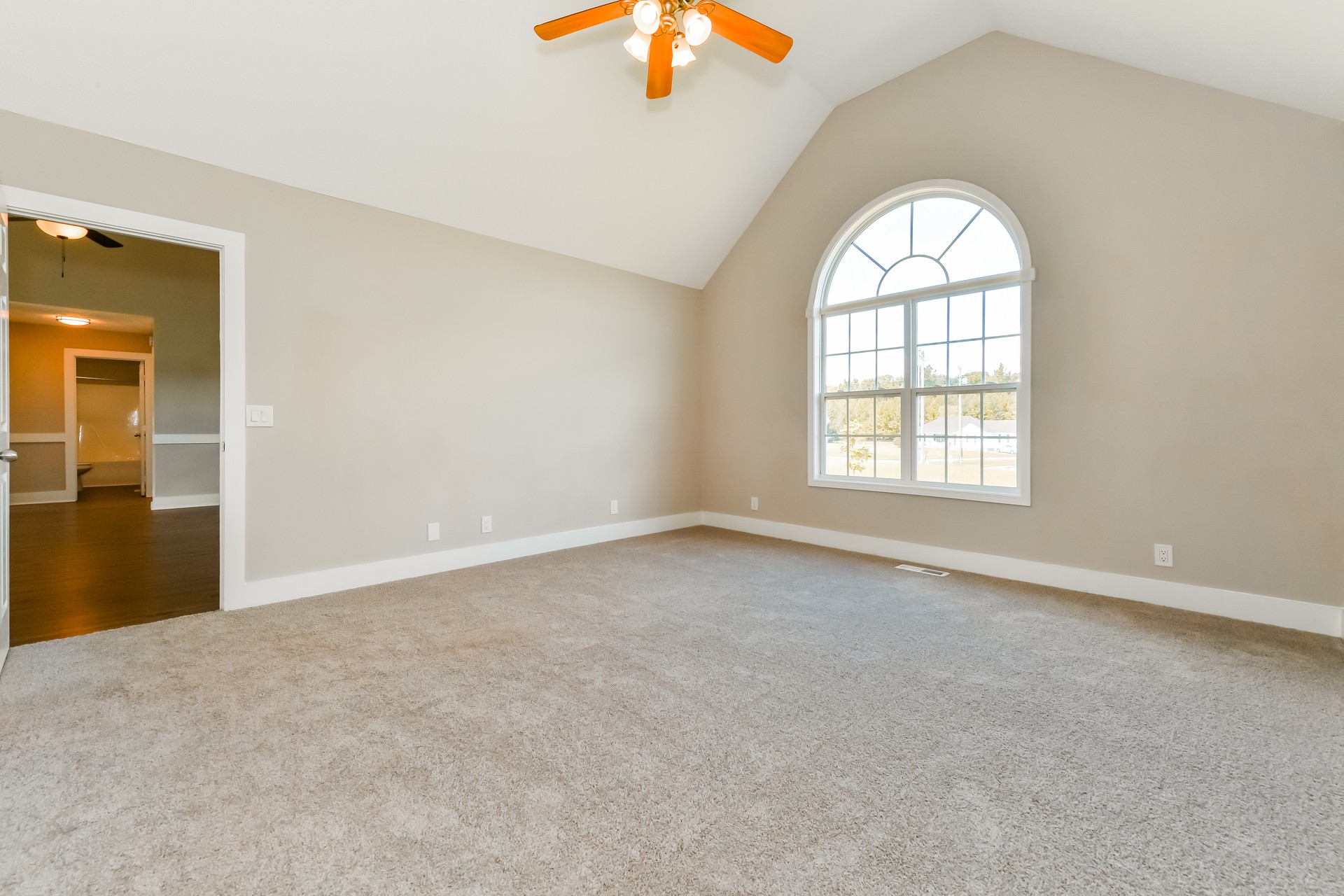 340 Green Grass Way Property Photo 4
