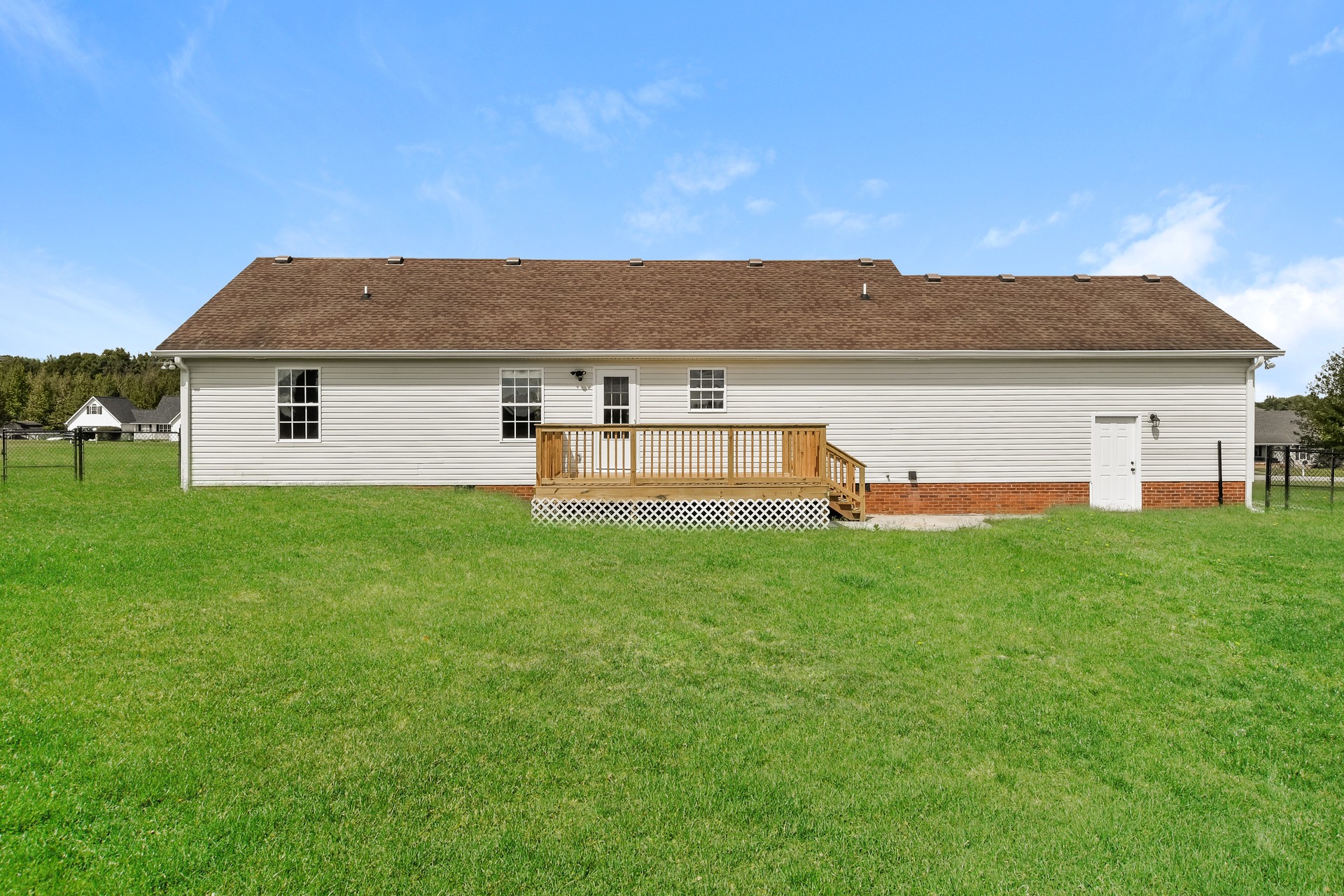 340 Green Grass Way Property Photo 5