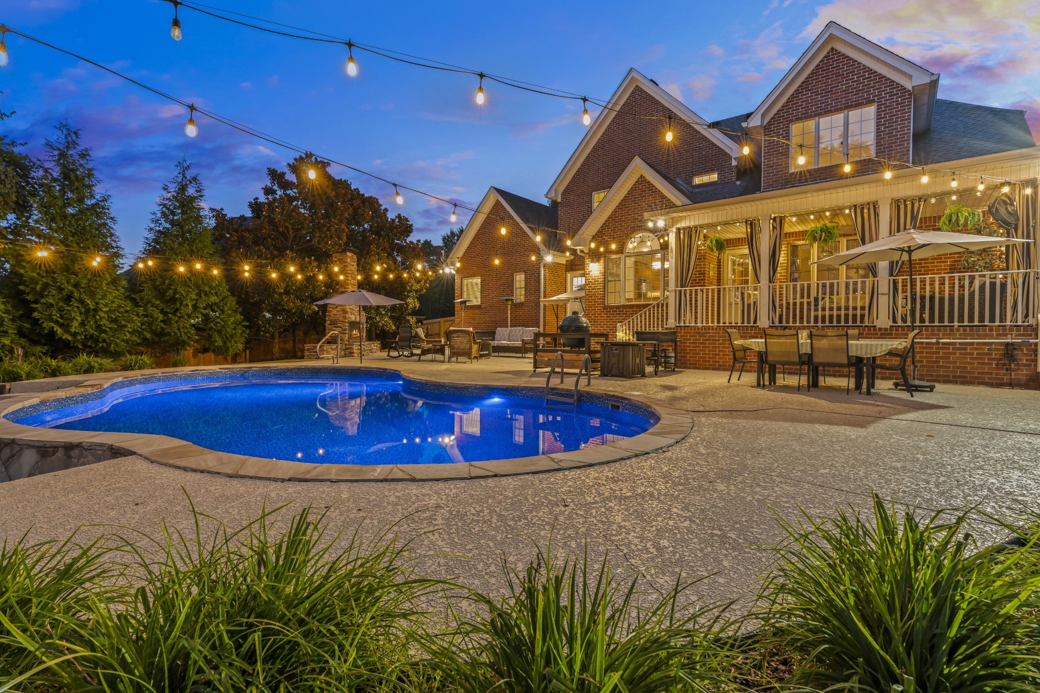 285 Page Dr Property Photo 1