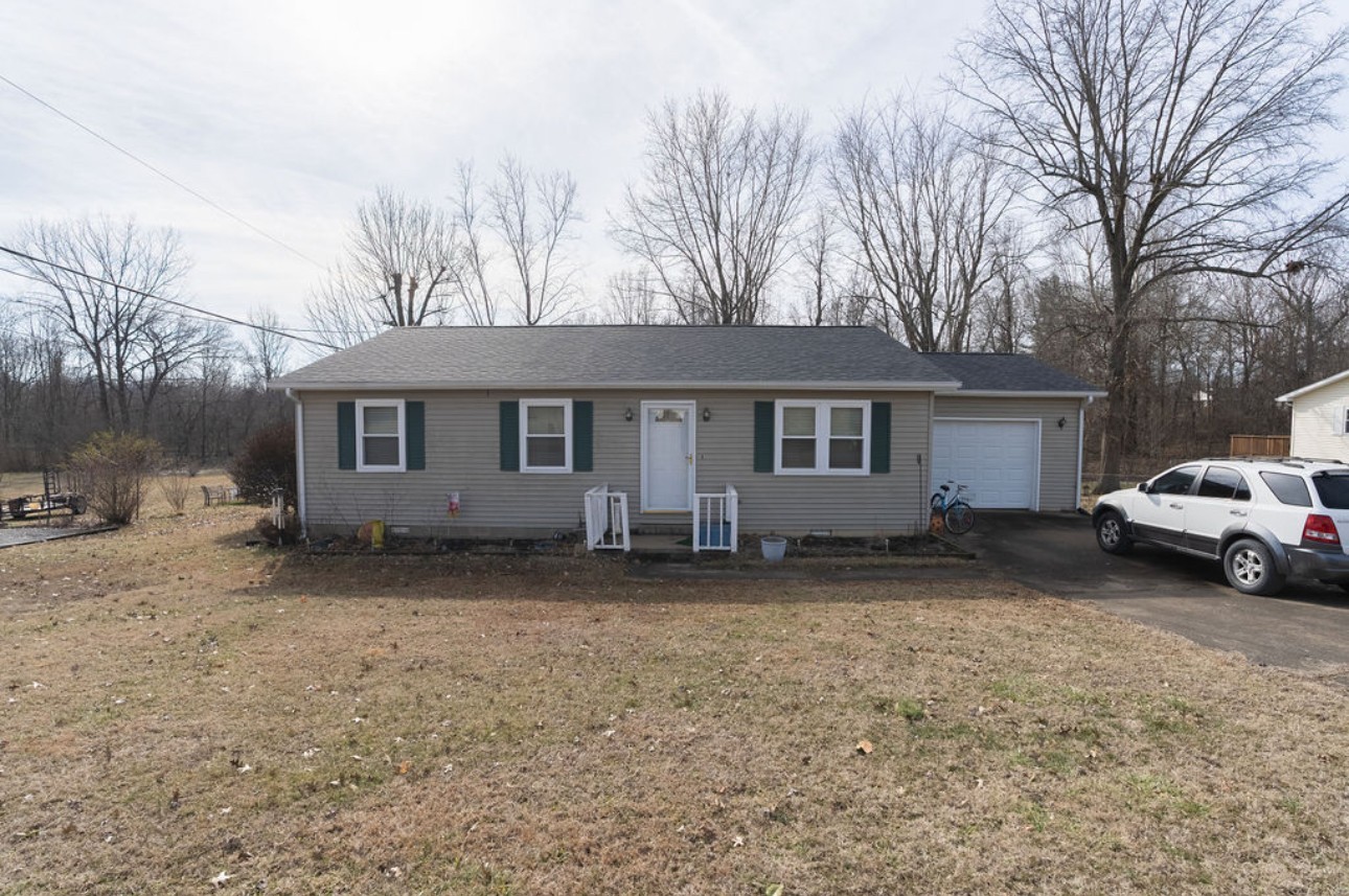 100 Hickory Hollow Dr Property Photo 1