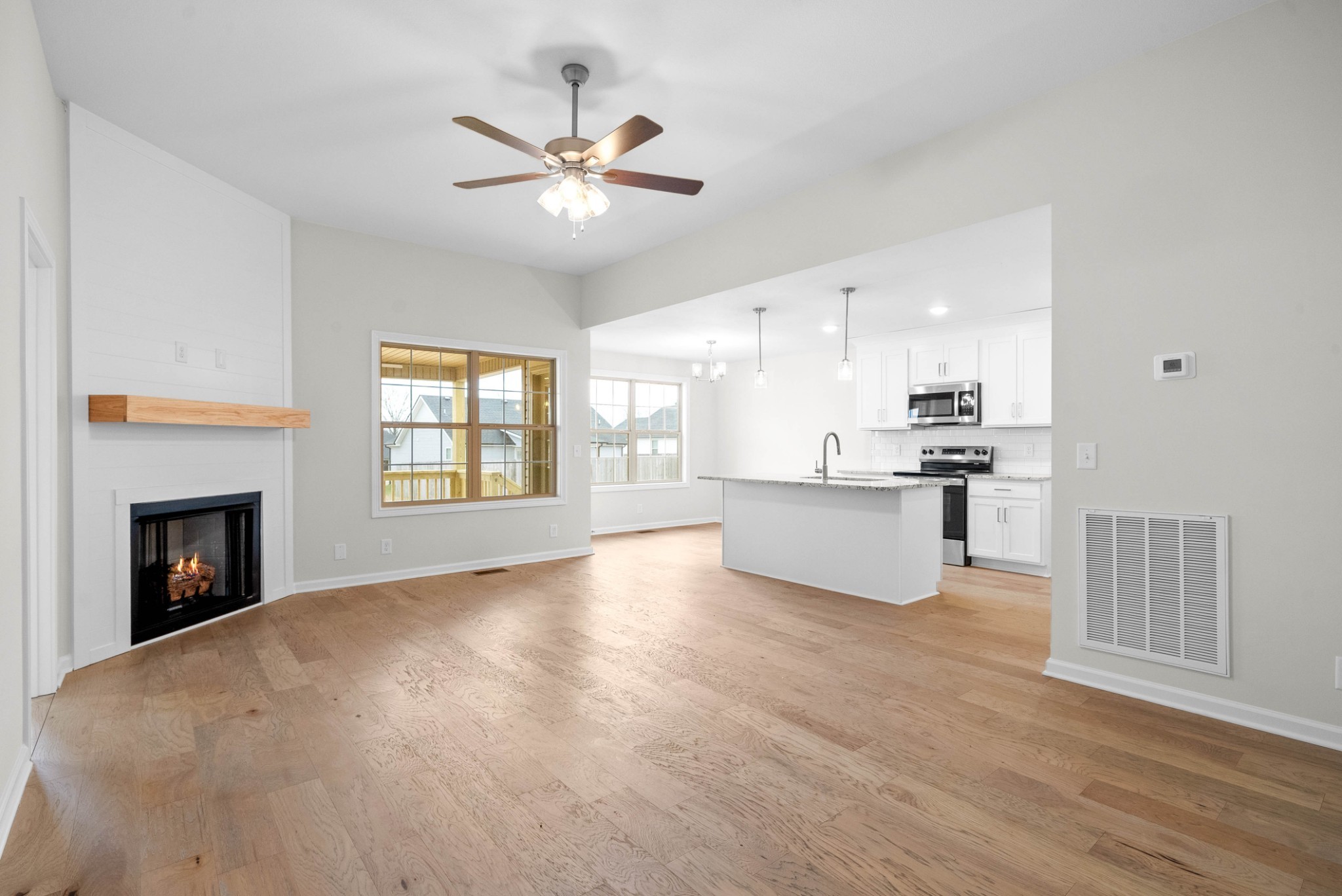1490 Hallies Way Property Photo 4
