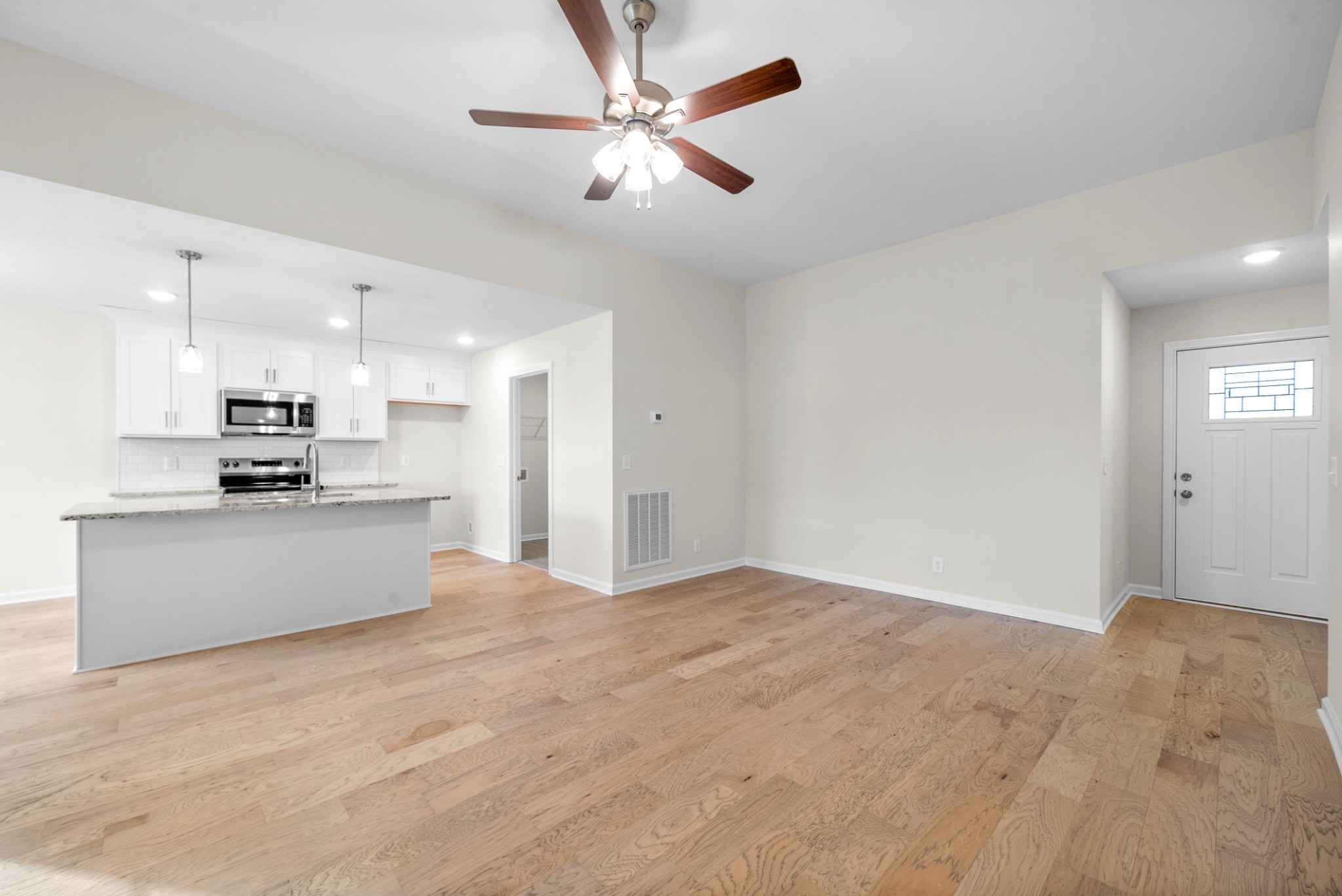 1490 Hallies Way Property Photo 6