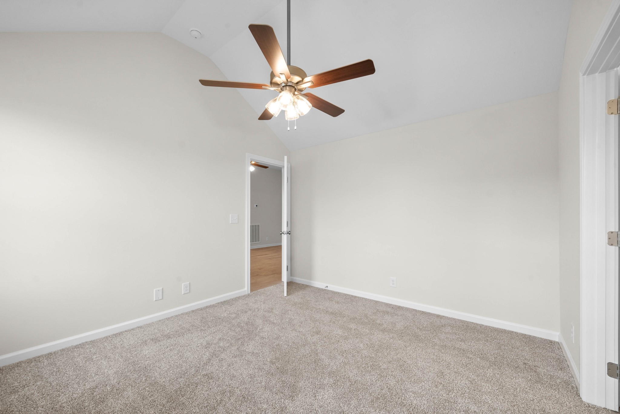 1490 Hallies Way Property Photo 20