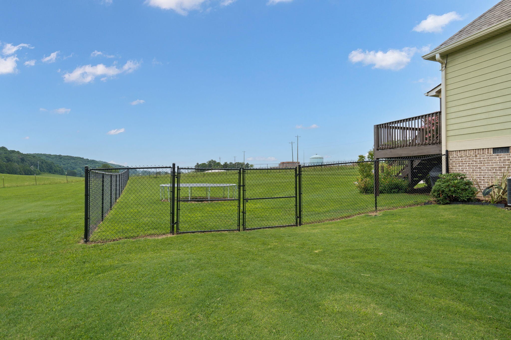 112 Keystone Drive, Ne Property Photo 3