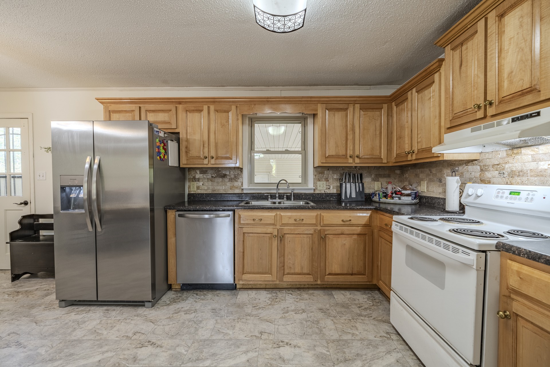 585 E End Dr Property Photo 11