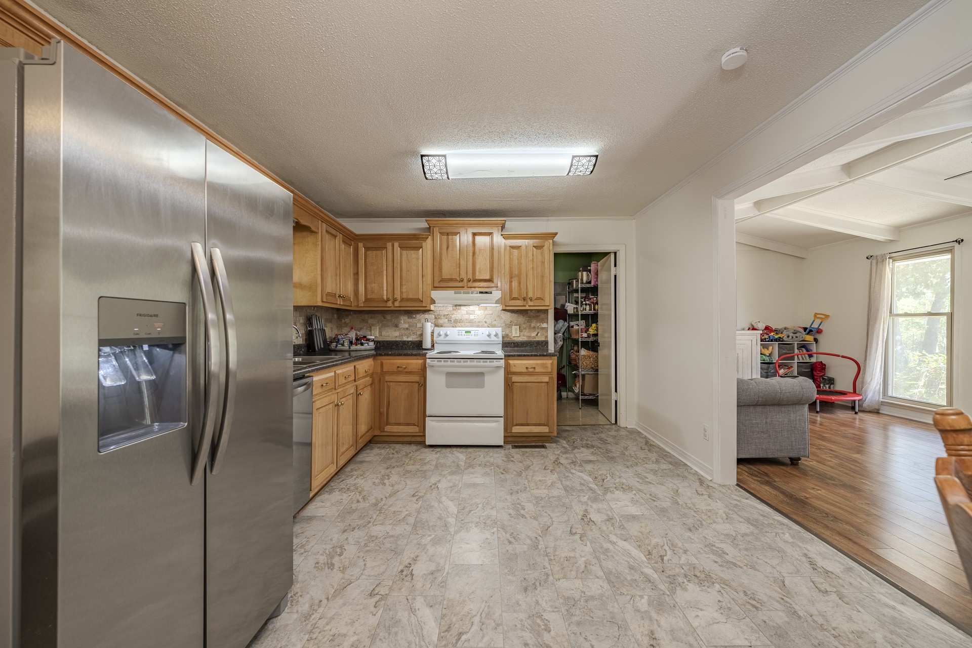 585 E End Dr Property Photo 14