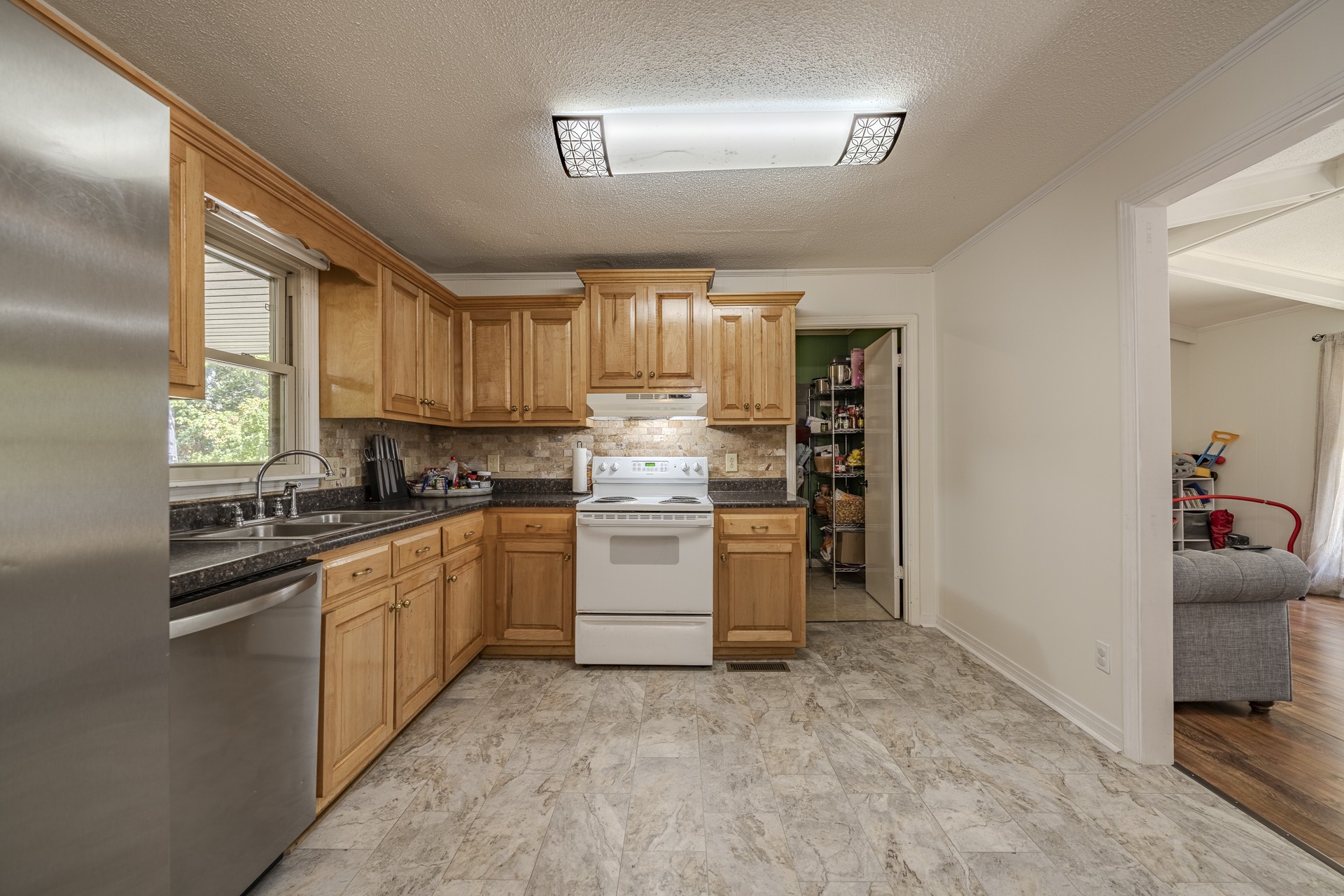 585 E End Dr Property Photo 15