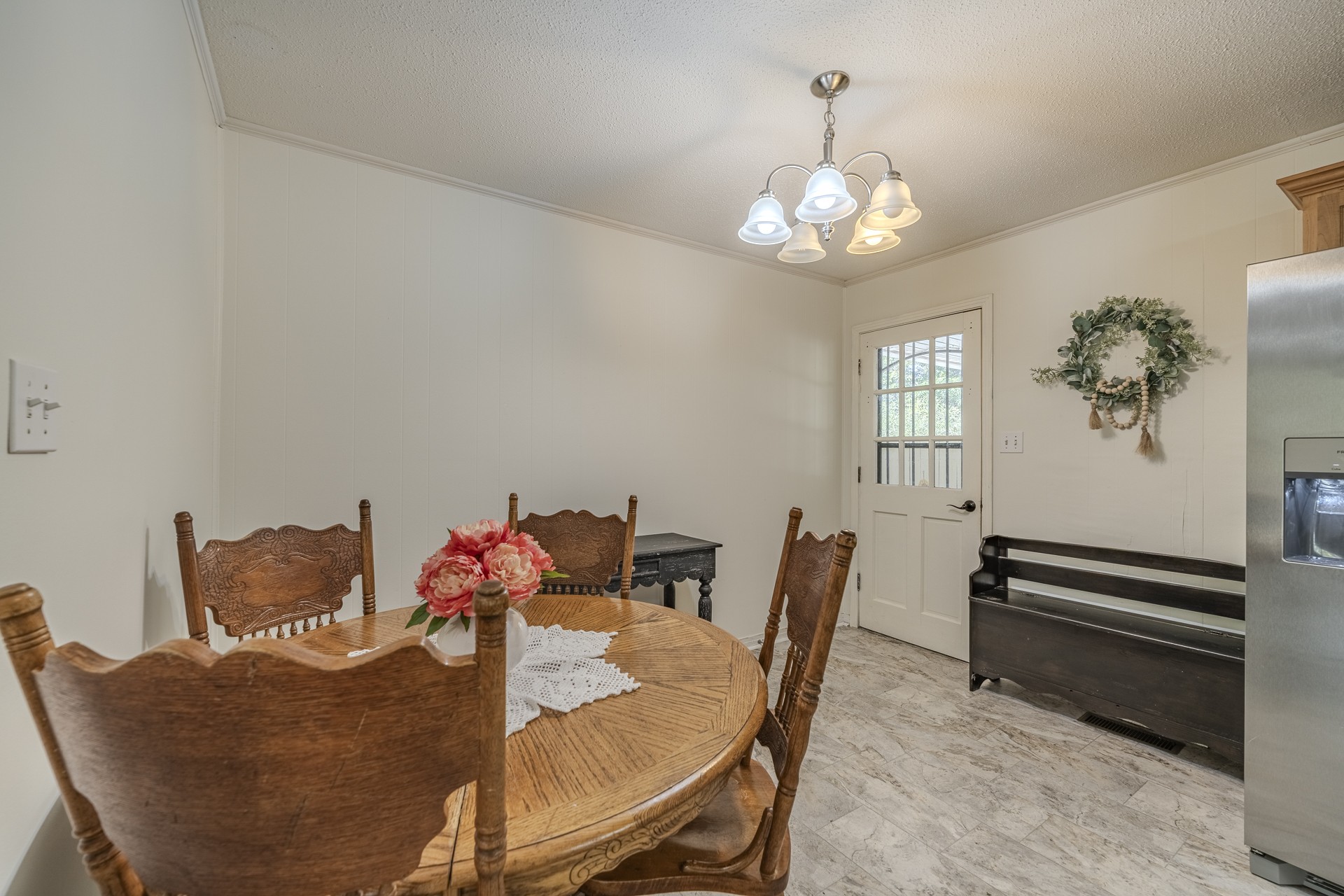585 E End Dr Property Photo 16