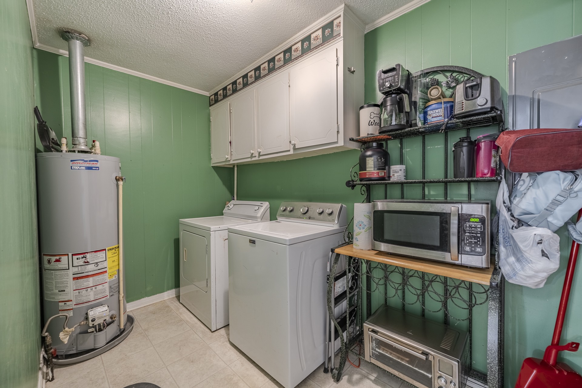 585 E End Dr Property Photo 17