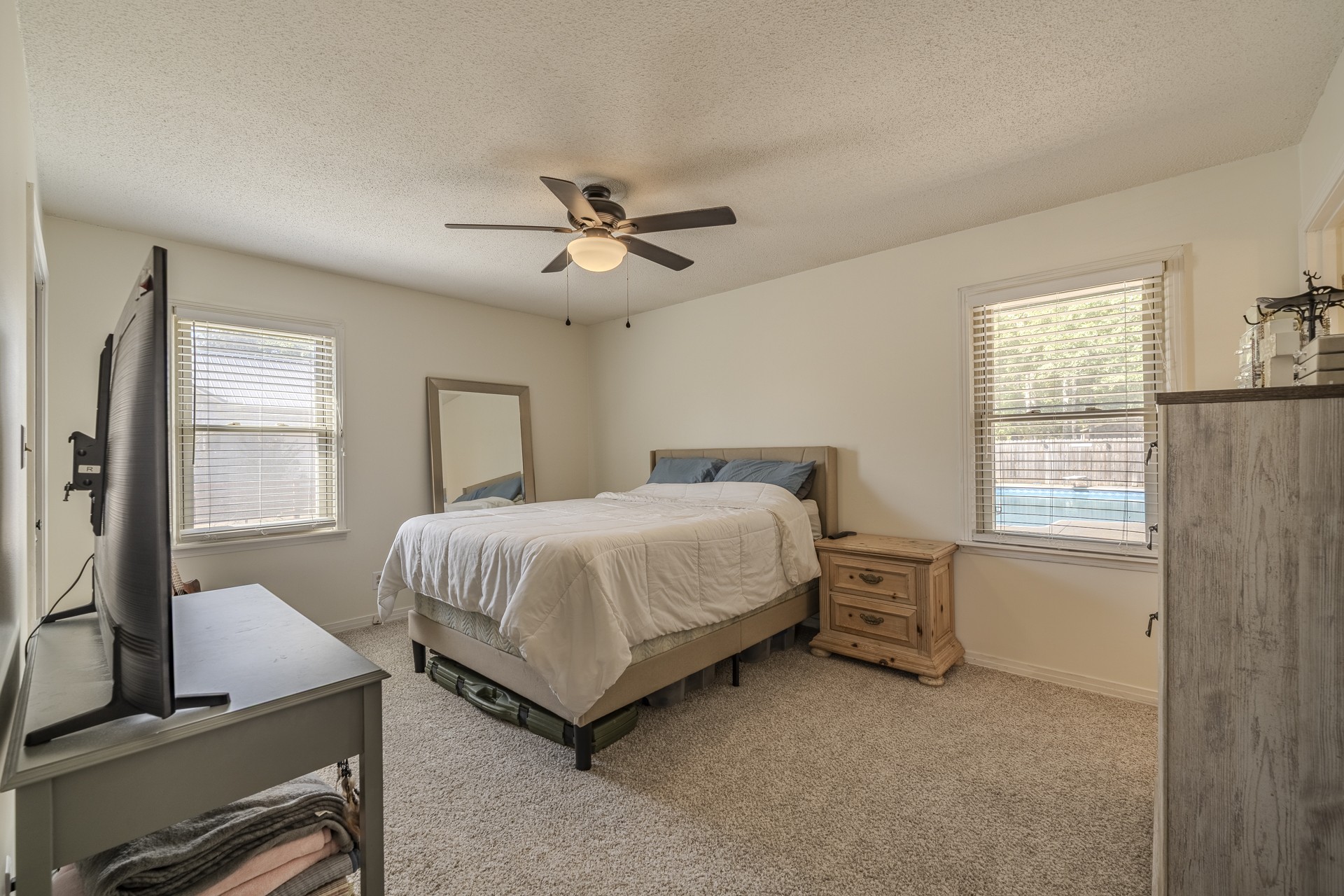 585 E End Dr Property Photo 22