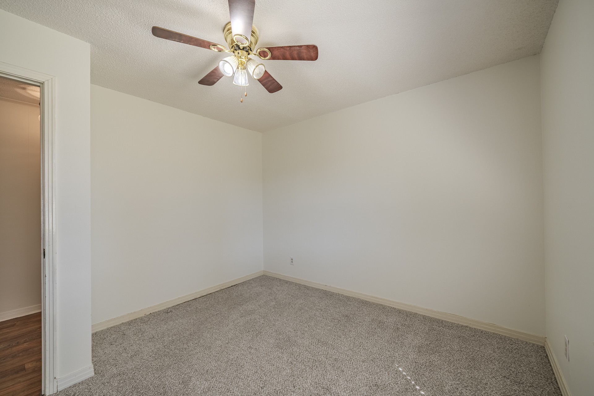 585 E End Dr Property Photo 30