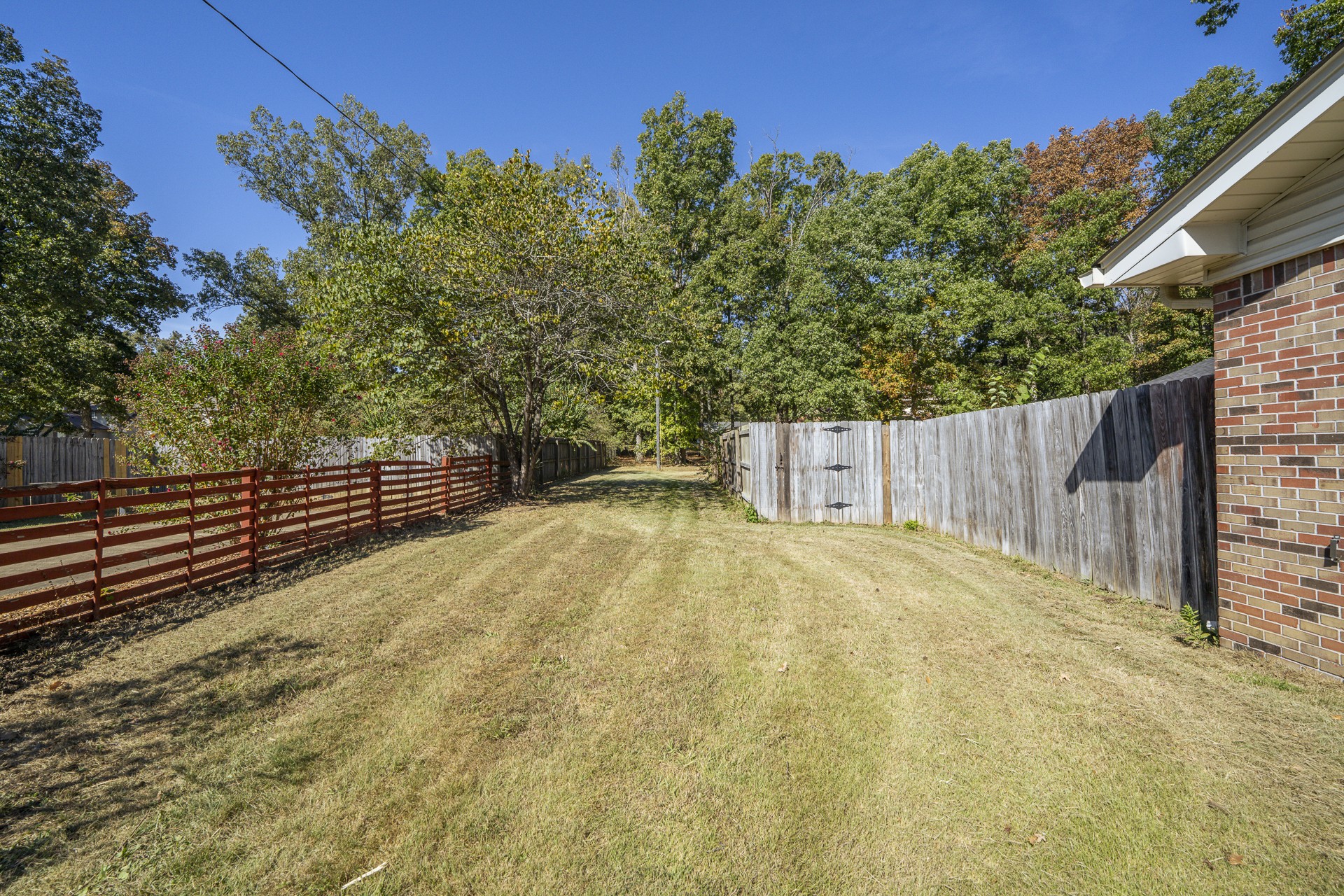 585 E End Dr Property Photo 31