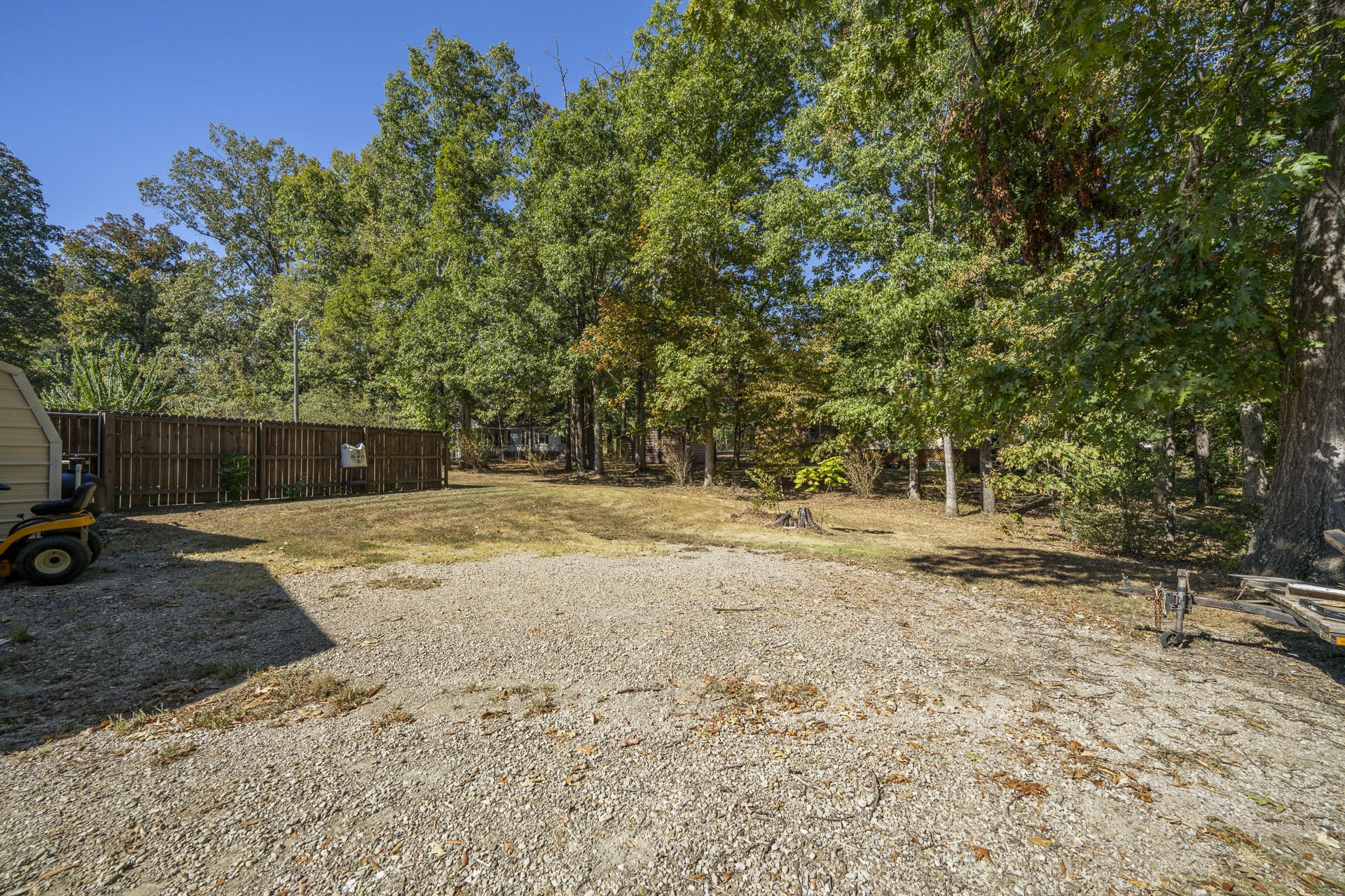585 E End Dr Property Photo 32
