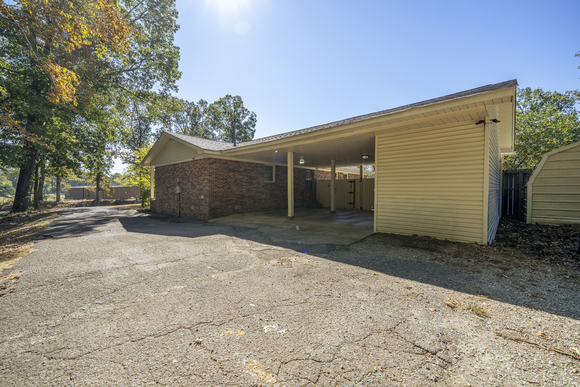 585 E End Dr Property Photo 33